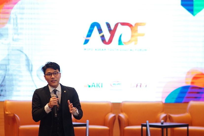 Photo: Mr Steve Chaves giving a talk about ASEAN IPR Action Plan 2016-2025