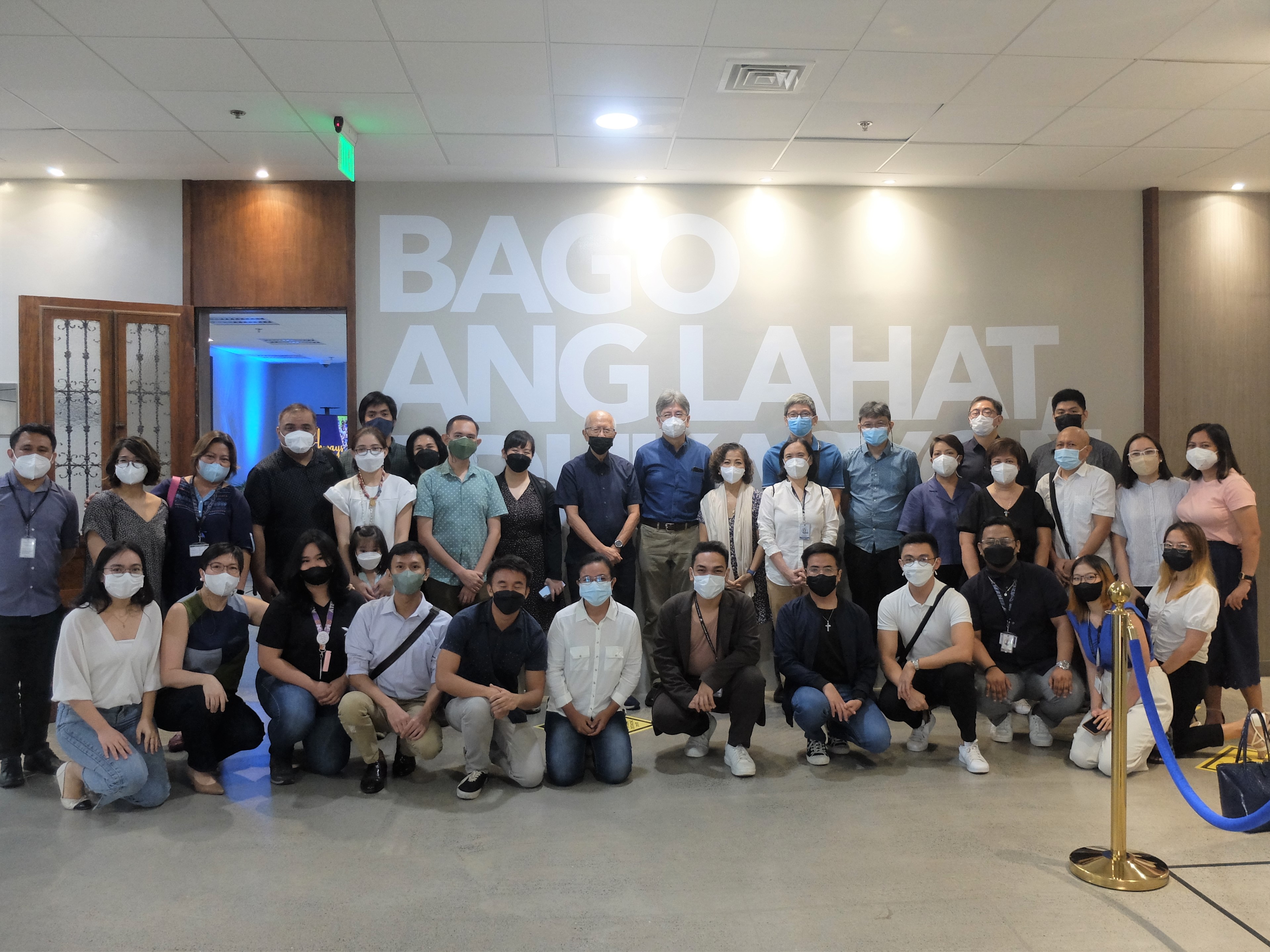 Members of the Pathways community gather in front of the GBSEALD’s “Bago ang lahat edukasyon” mural