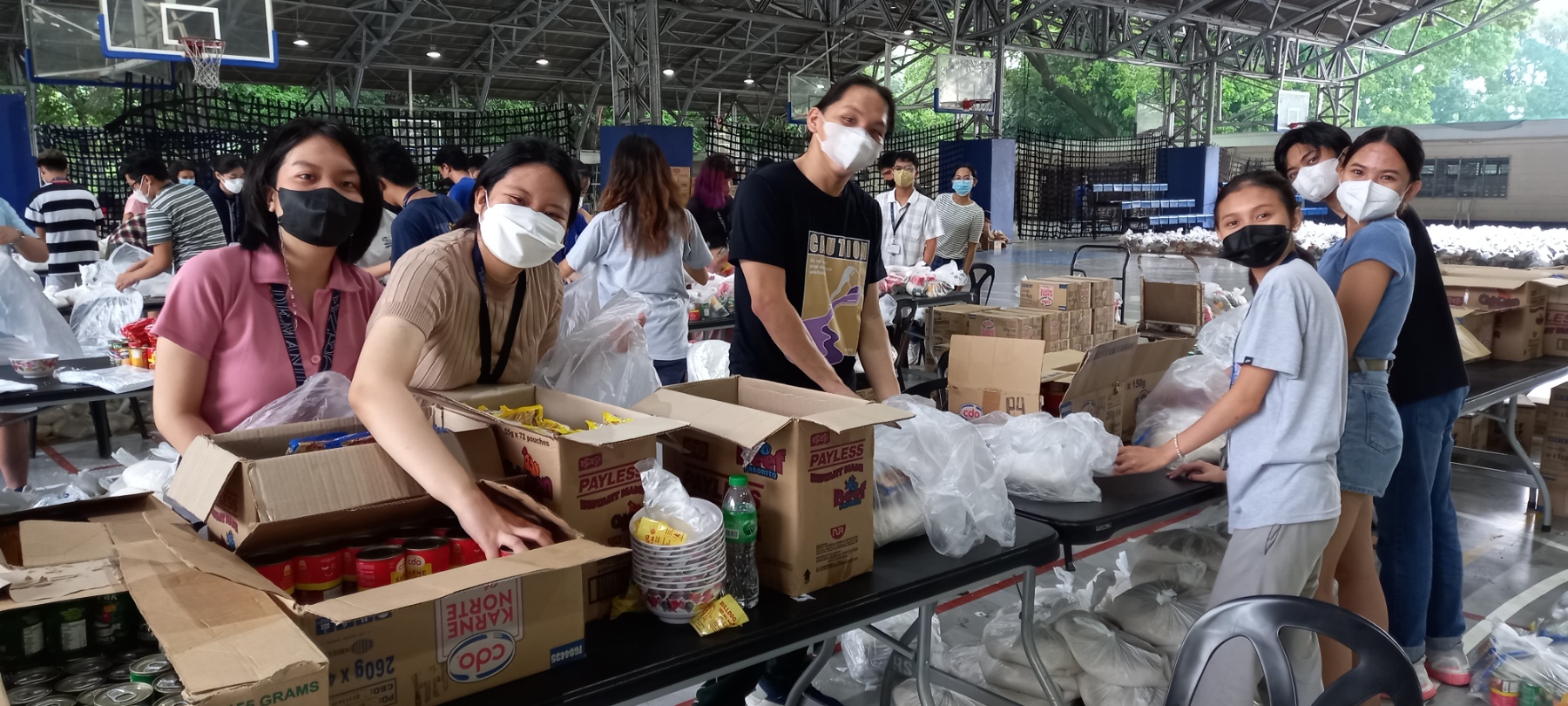 2022_9_30_Happy Students Unboxing Relief Goods