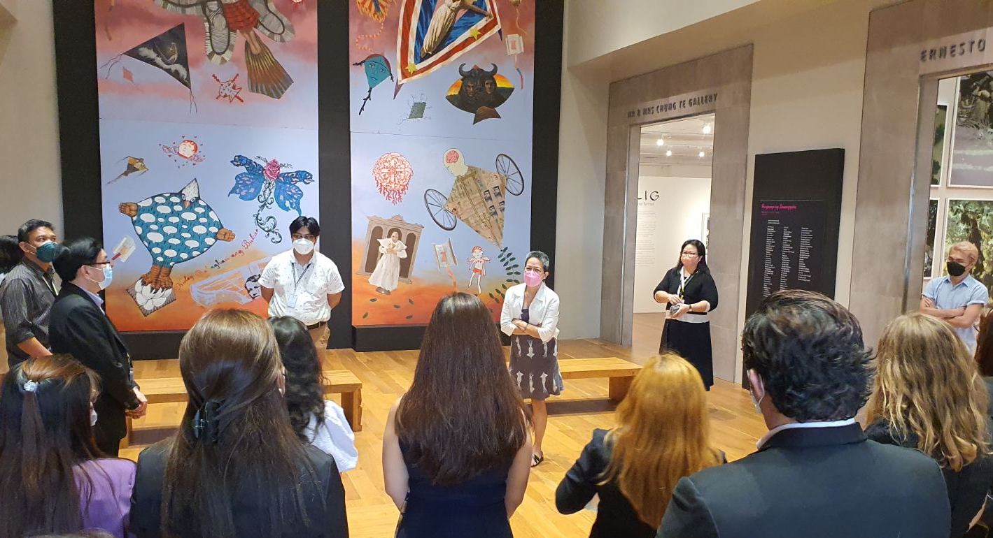 Maria Victoria “Boots” Herrera, Director and Chief Curator of AAG, welcomes the PATHWAY partners with her team.