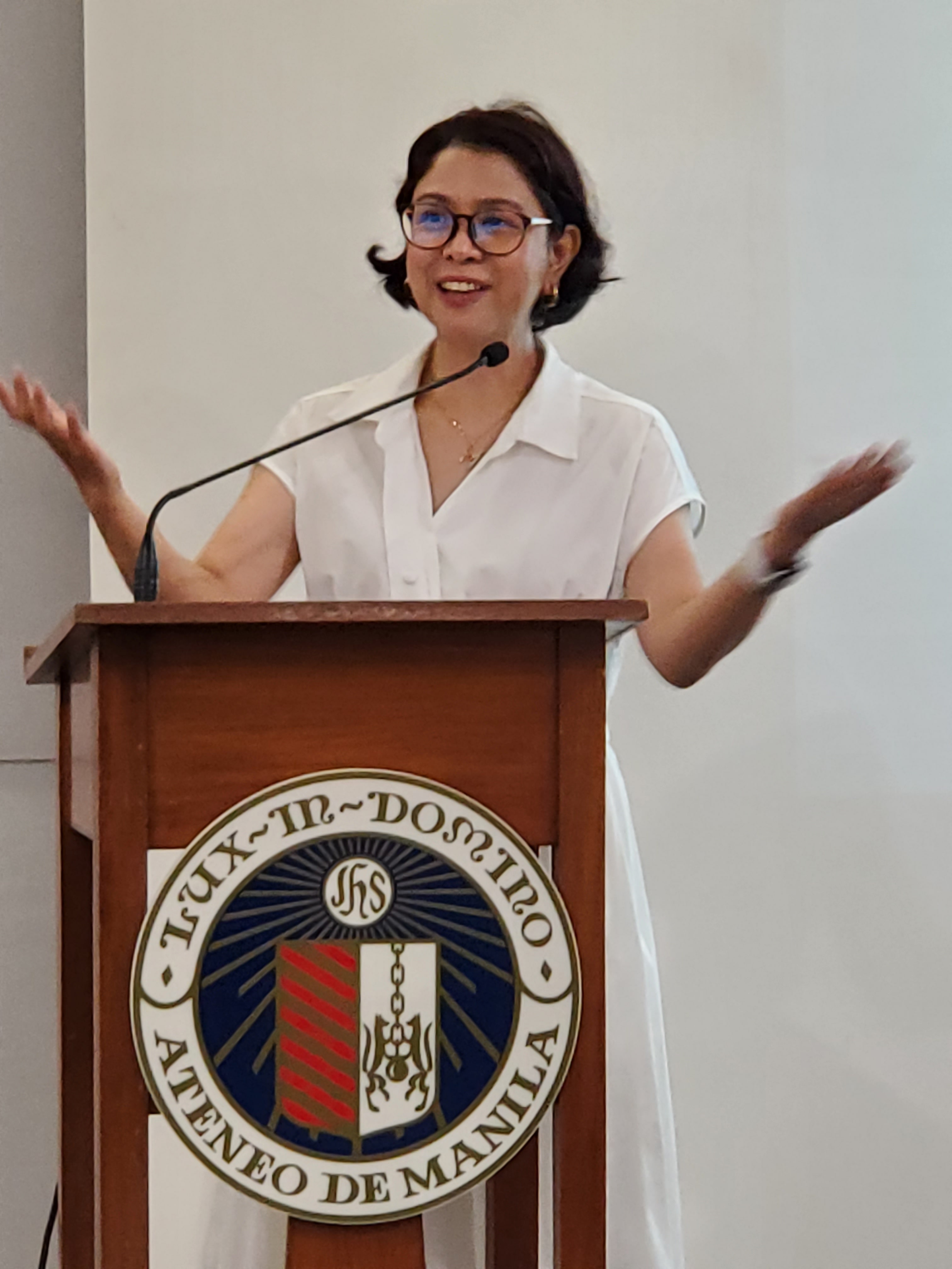 Dr. Majah-Leah Ravago laying out  the Workshop Objectives