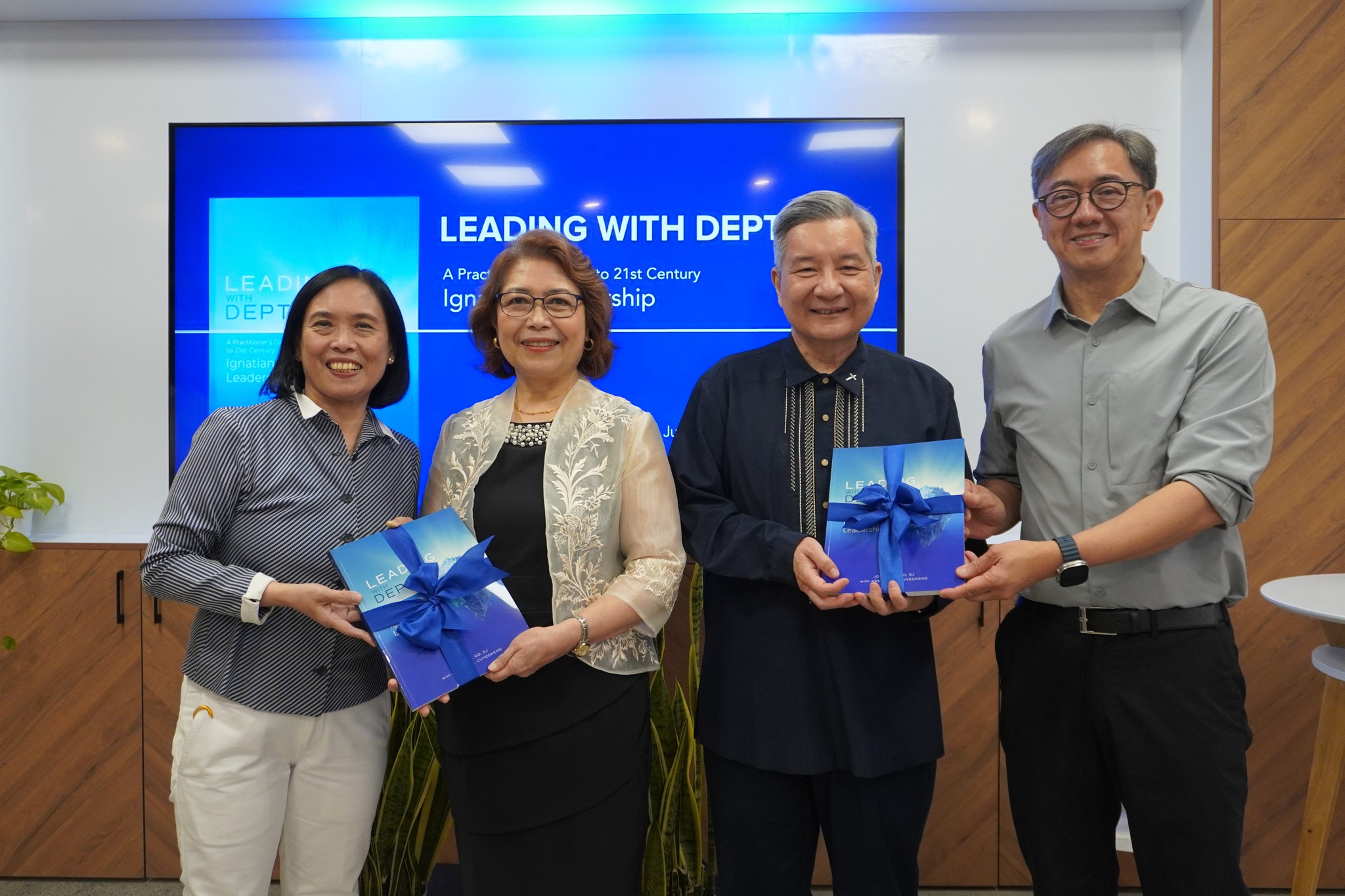 Dr Cuyegkeng and Fr Johnny with Dr Maria Luz Vilches and Fr Roberto Yap SJ