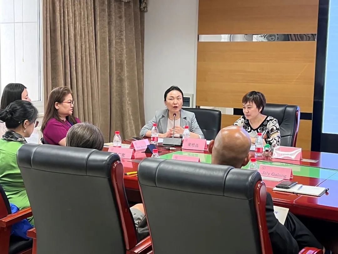 Director Rong Peijing