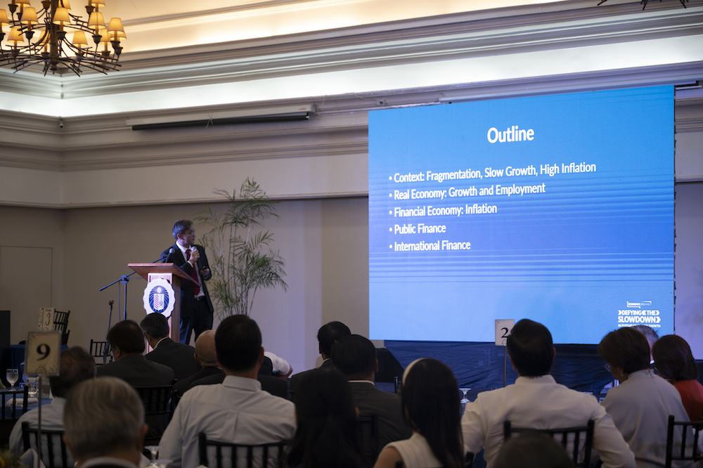 Dr Luis F Dumlao, former Dean of the John Gokongwei School of Management delivers his talk entitled “The Macroeconomic Fundamentals Amidst Rising Fragmentation, Slow Growth, and High Inflation.”