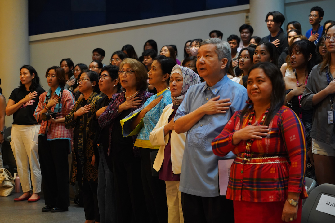 The speakers and University officials
