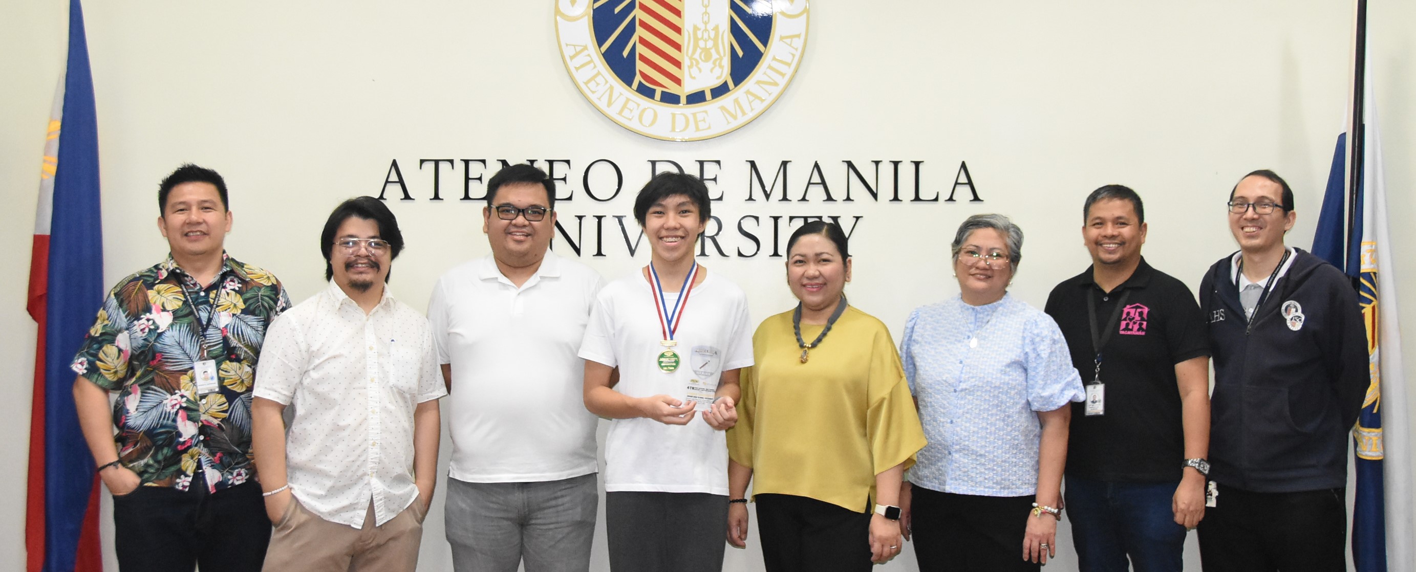 (L-R) Ron Capinding, Lavi Subang, Jason Arias, JHS individual category champion Anton Bugaoan, Gen Sanvictores, Malou Antonio, Dingdong Guerrero, Joel Falgui 