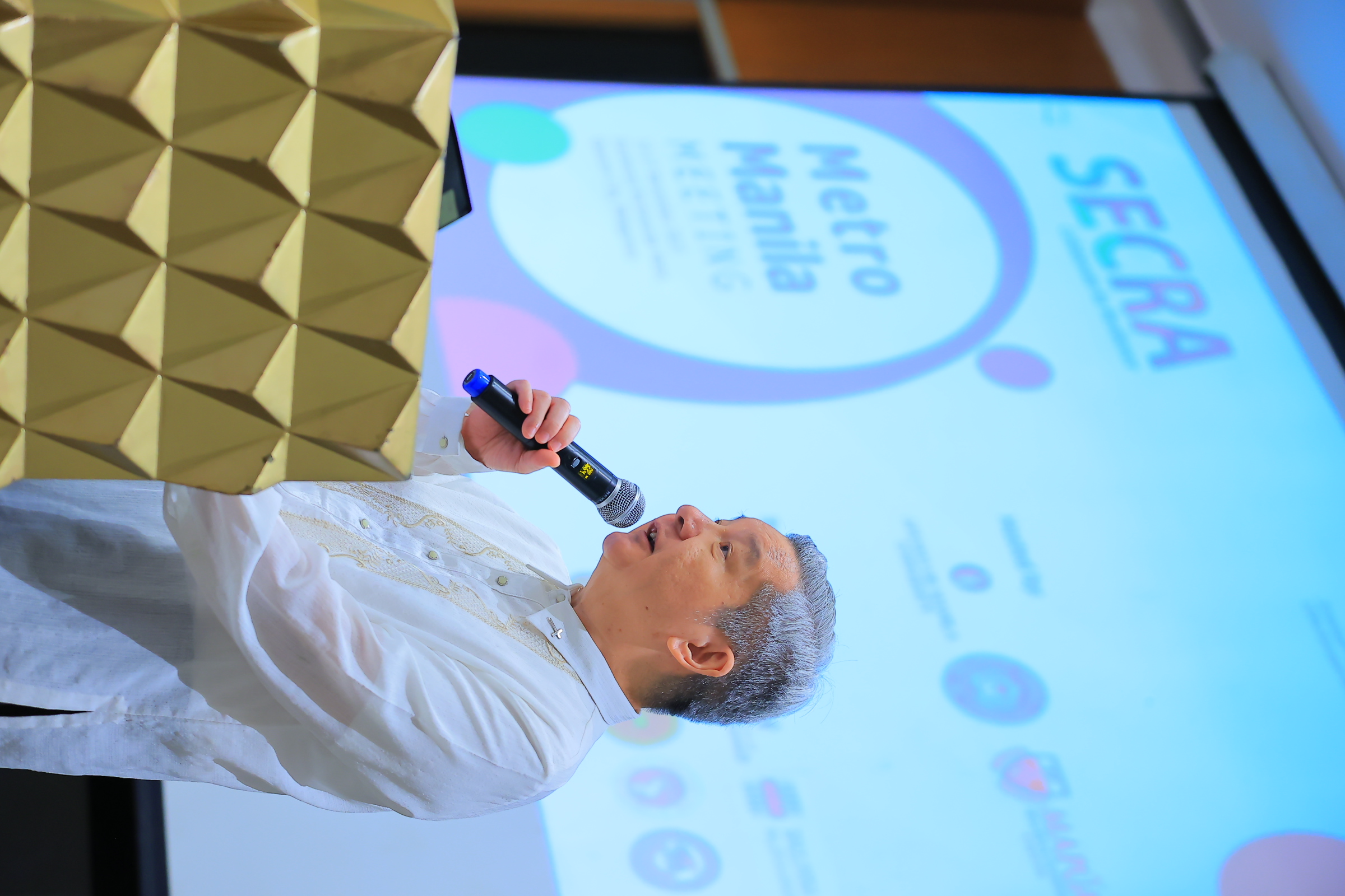 Fr Roberto Yap, SJ, President of Ateneo de Manila University, delivering his welcoming remarks.