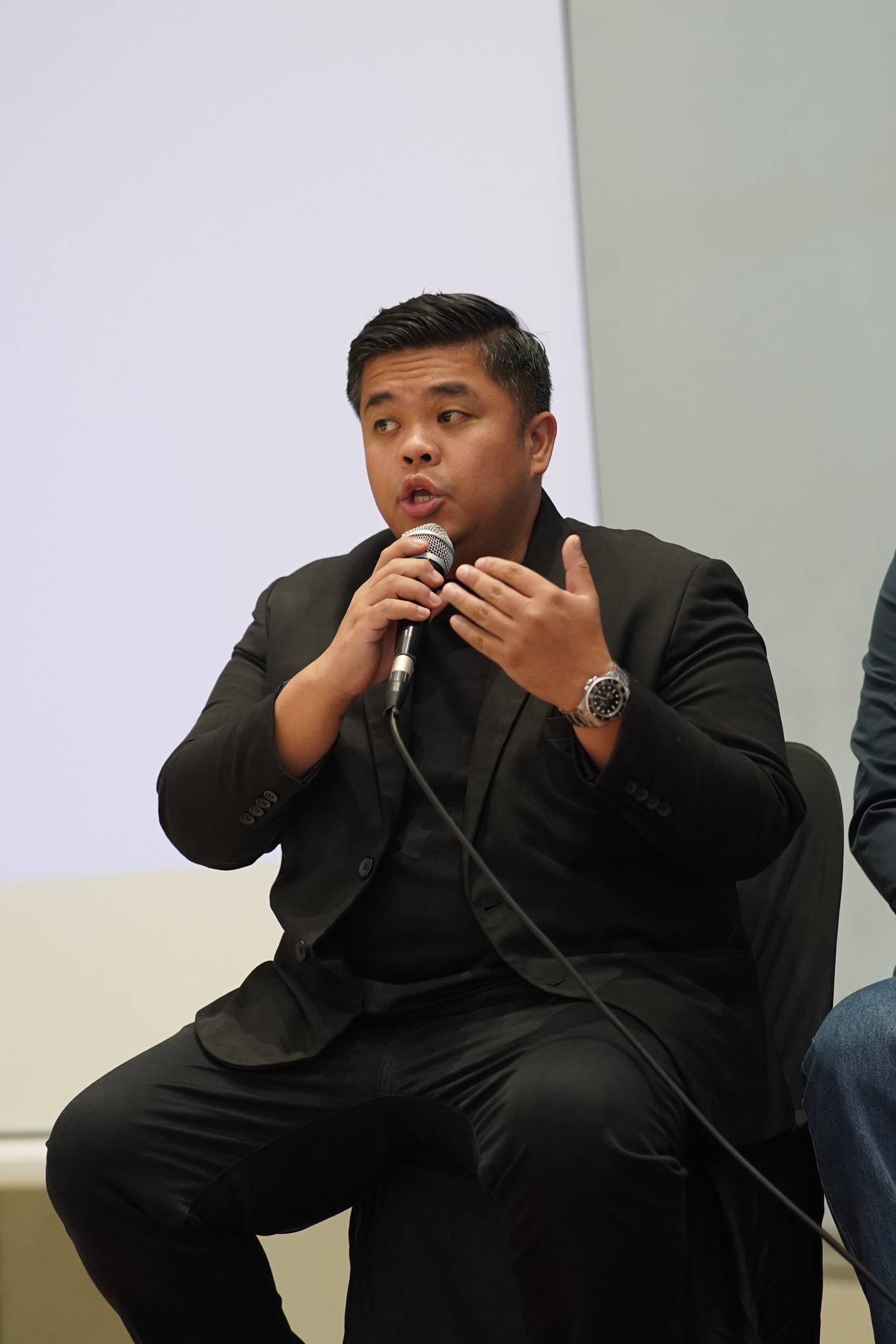 “Business Forum: Hear Tips and Success Stories from Experts”