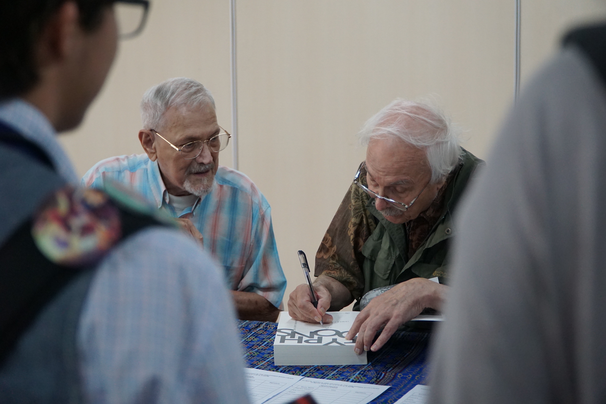 Before the program, Professor Warren also signed a few books for the guests. Photo: Andrea Bautista