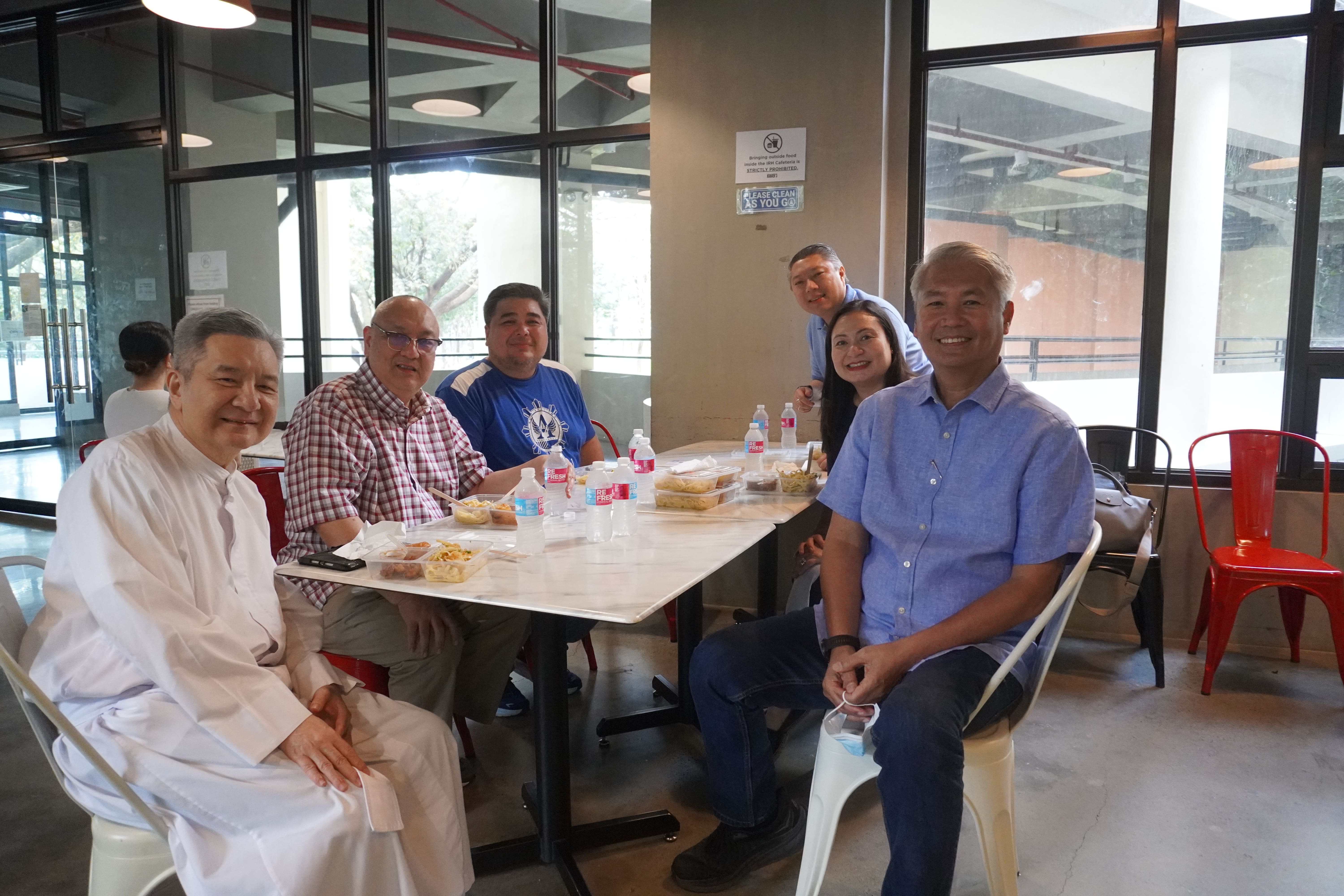 Left to right: Ateneo de Manila President Fr. Roberto Yap, S.J.,  Office of University Development & Alumni Affairs (OUDAA) Director Fr. Norberto Bautista, S.J., former Ateneo Alumni Association (AAA) President Jason Cabrera, AAA Board Jovito Victoriano Basilio, AAA Vice President Atty. Stephanie Gaile Baltao-Basilio, and Ateneo Alumnus Mr. Gerry Esquivel