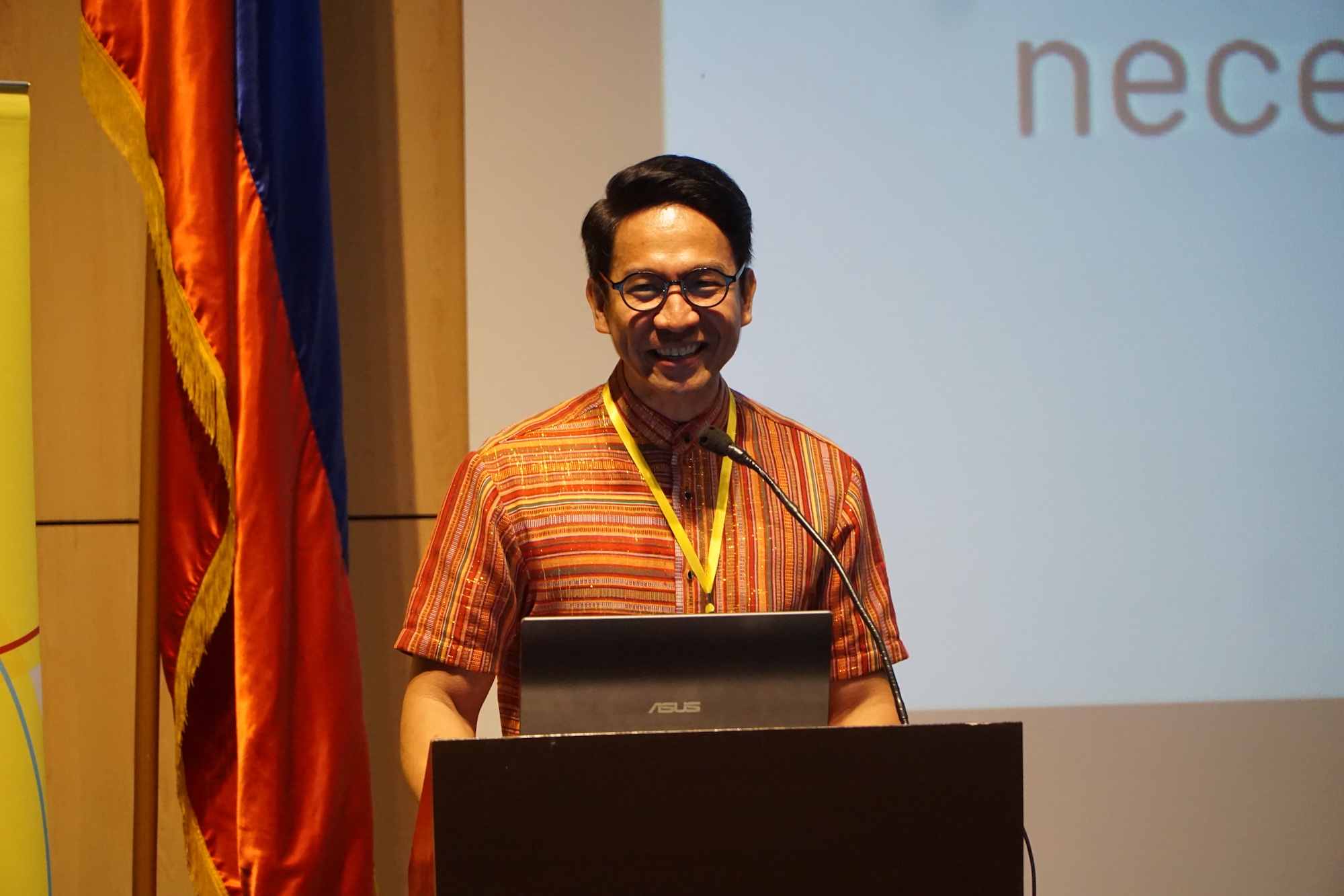 Dr Edizon A Fermin speaks at the podium