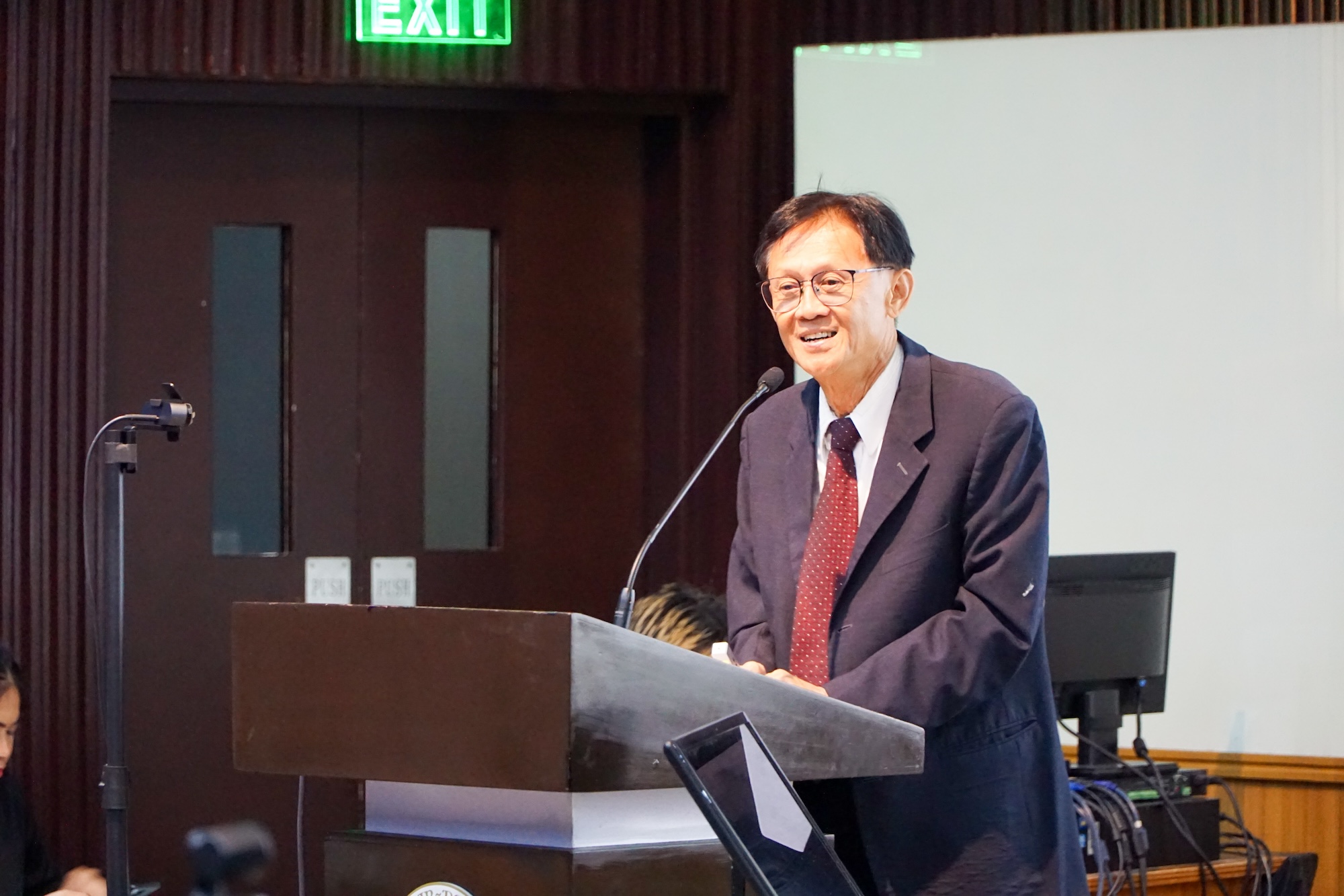 Dr Choon Heng Leong delivers the afternoon’s keynote presentation