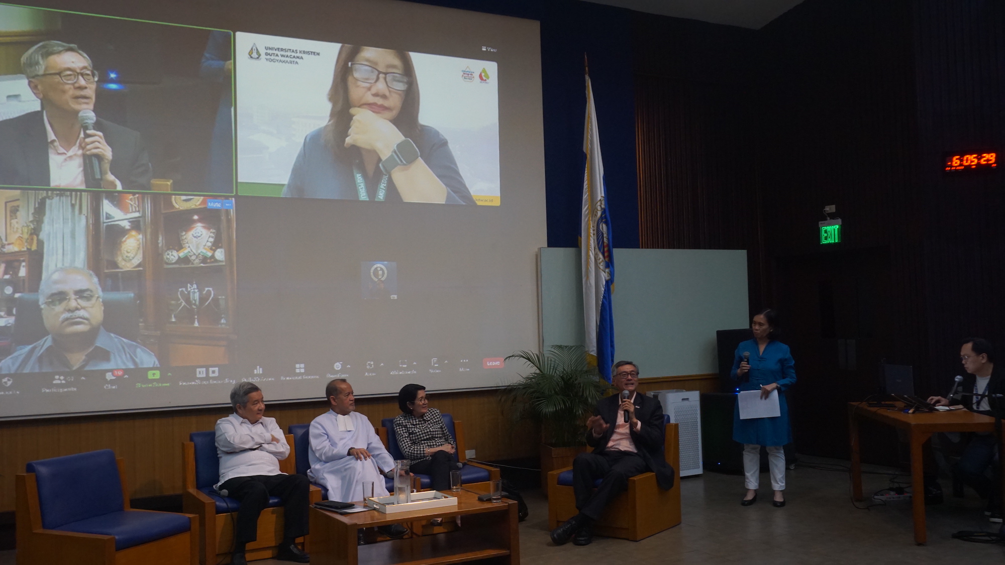 The panel during the Q&A moderated by Dr Ma Assunta Cuyegkeng, Executive Director of The Lily