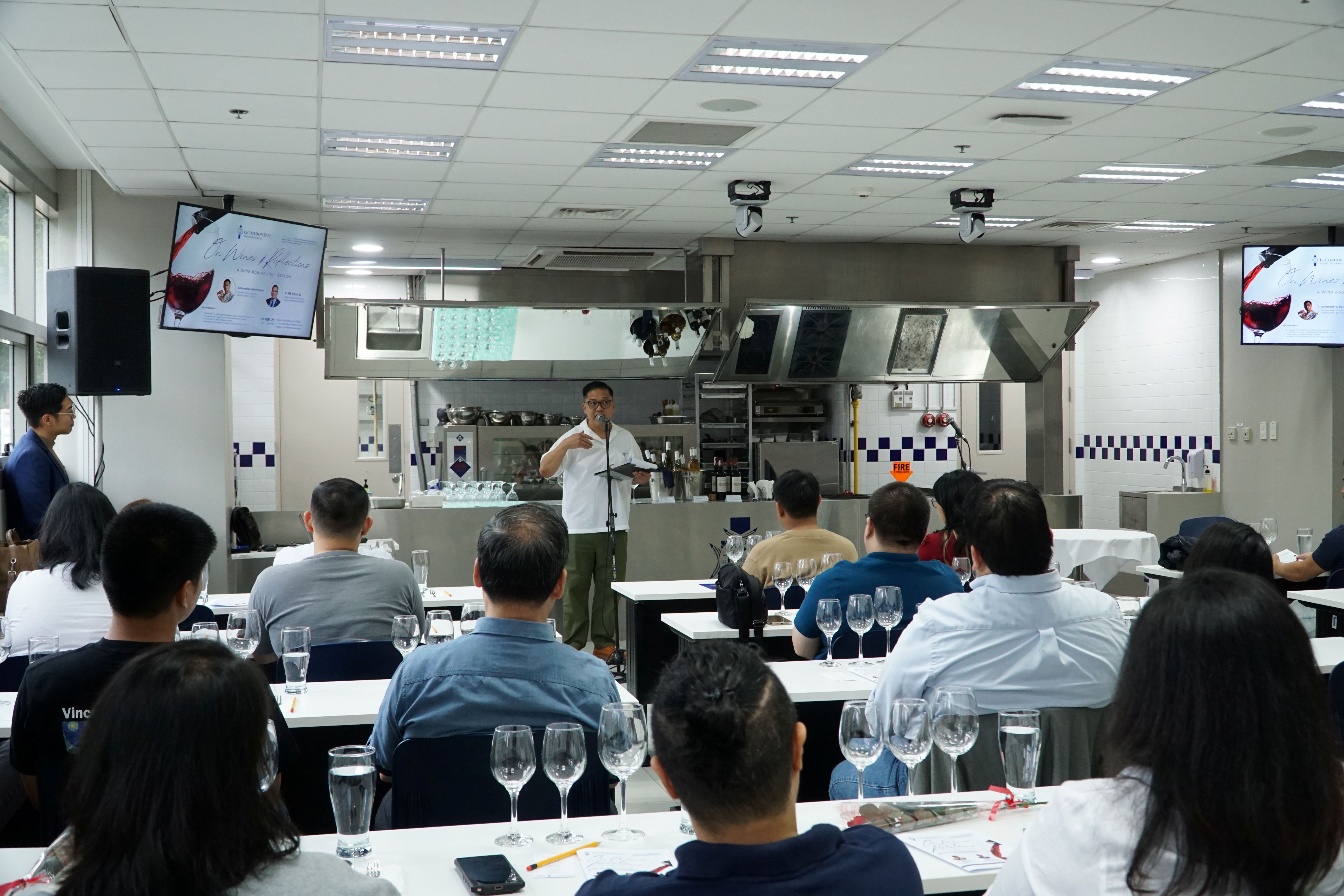 RB Hizon, SJ delivers his introductory talk.