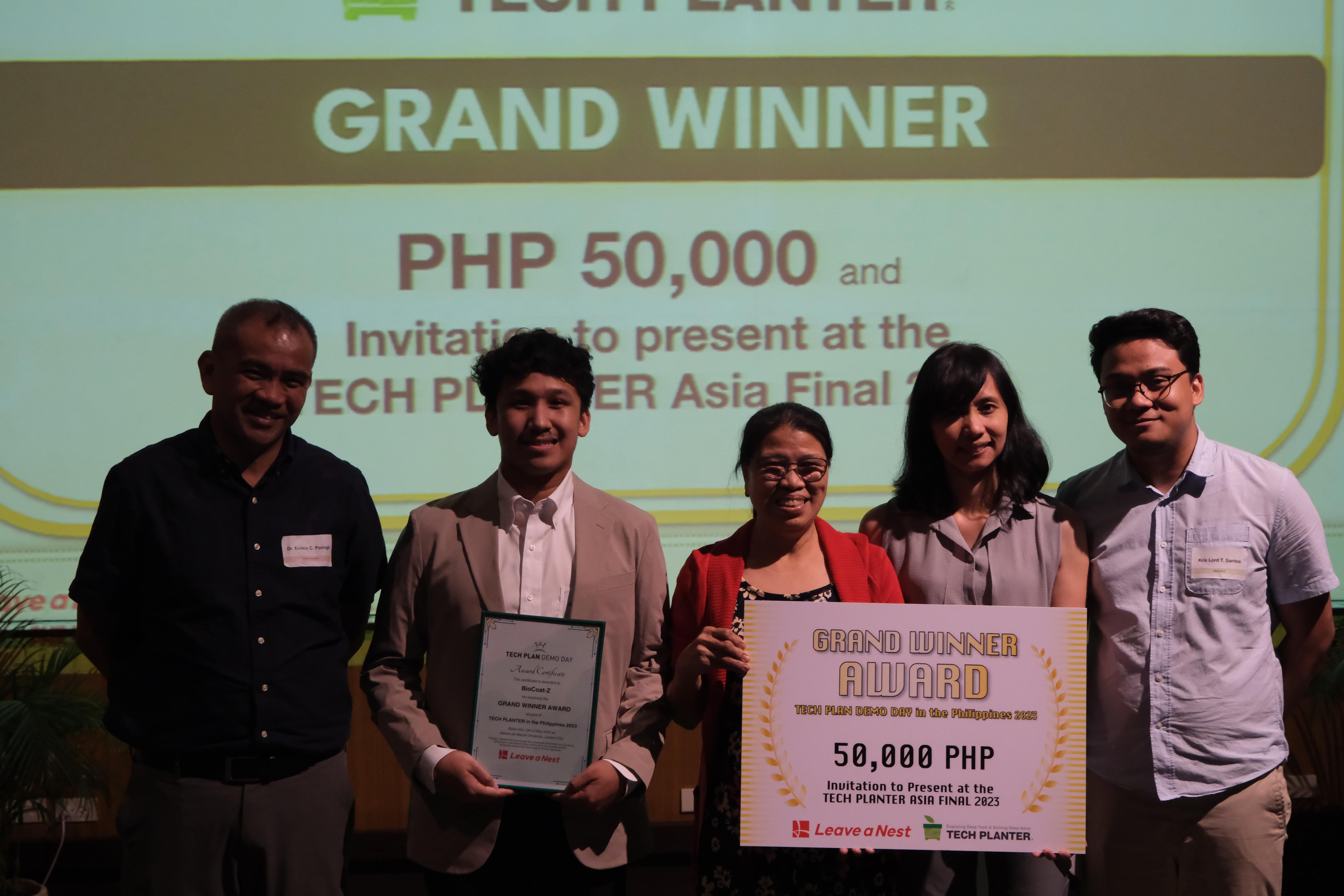 Dr Enrico Paringit of DOST-PCIEERD with Biocoat-Z