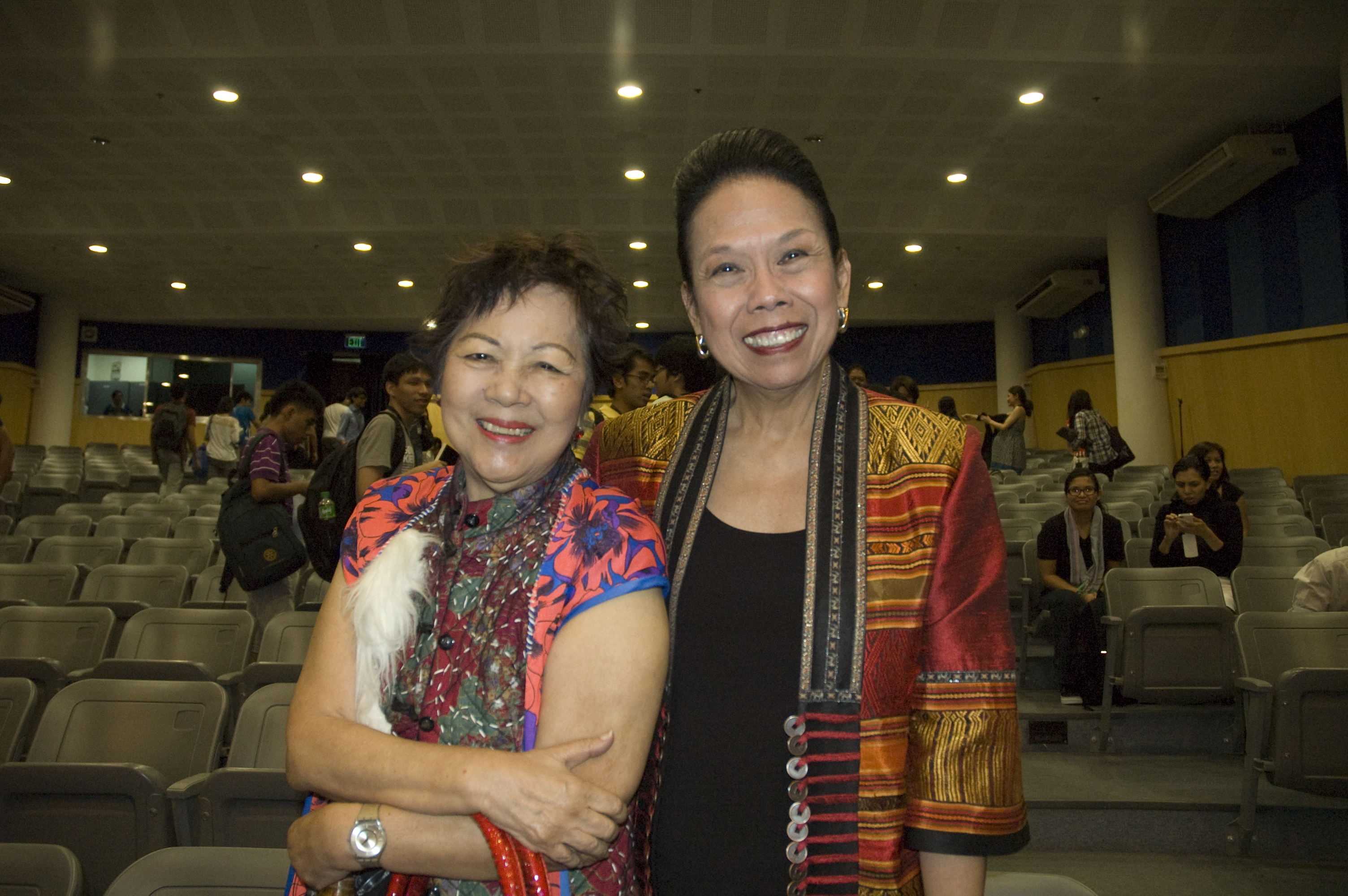 2012 Awardee Gilda Cordero-Fernando with Patricia Licuanan during the 2012 PMB Lectures