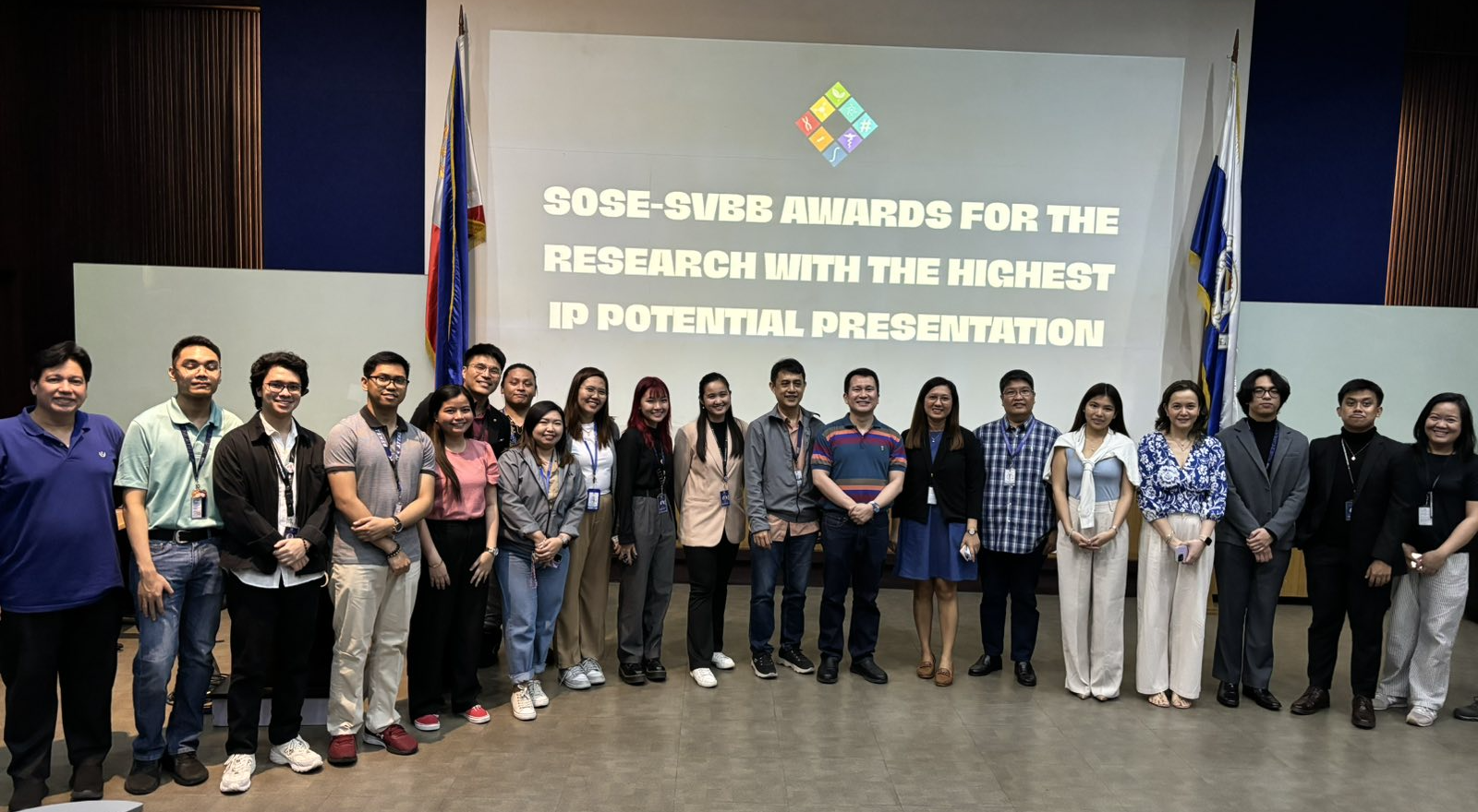 Image: Finalists, mentors, panel of judges, and organizers of the SOSE-SVBB Competition for Student Research with the Highest IP Potential