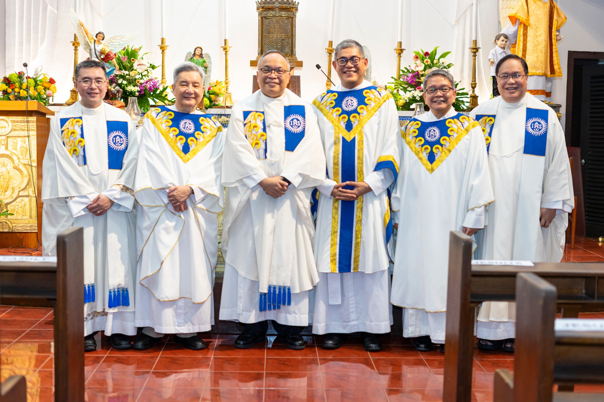 From left: Fr Herbie Santos, Fr Bobby Yap SJ, Fr Jonjee Sumpaico SJ, Fr Xavier Olin SJ, Fr Jett Villarin SJ, Fr Vic de Jesus SJ