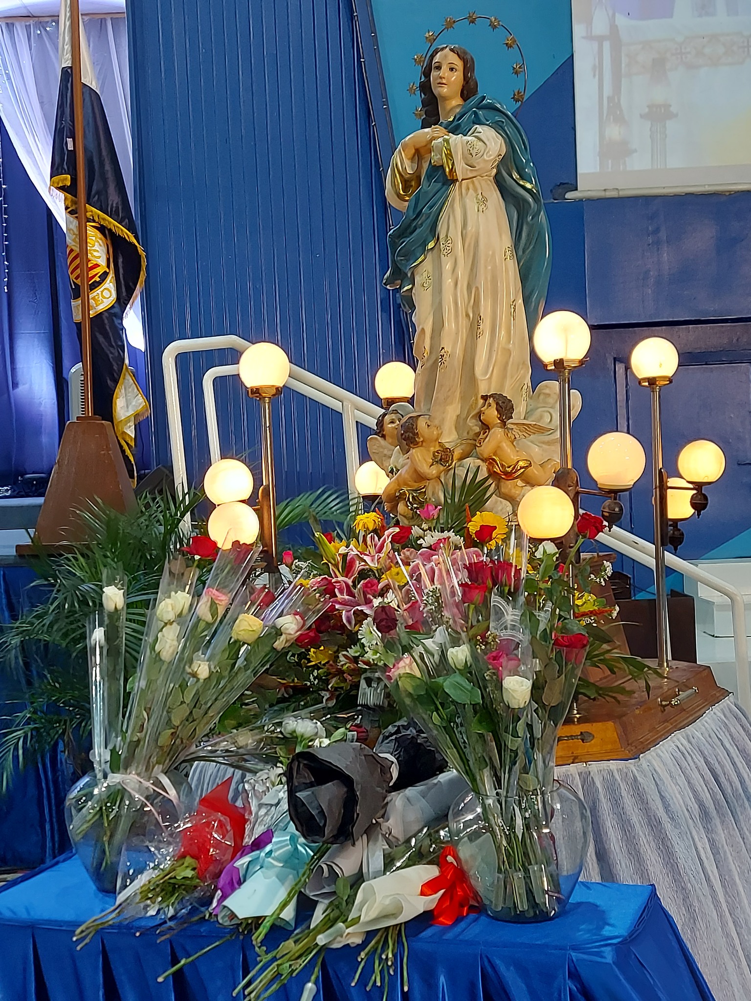 Flowers were offered to Our Lady during the Mass