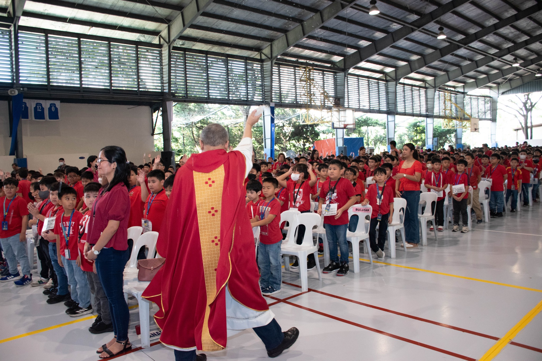 Fr Jonjee Sumpaico SJ sprinkles the learners with holy water