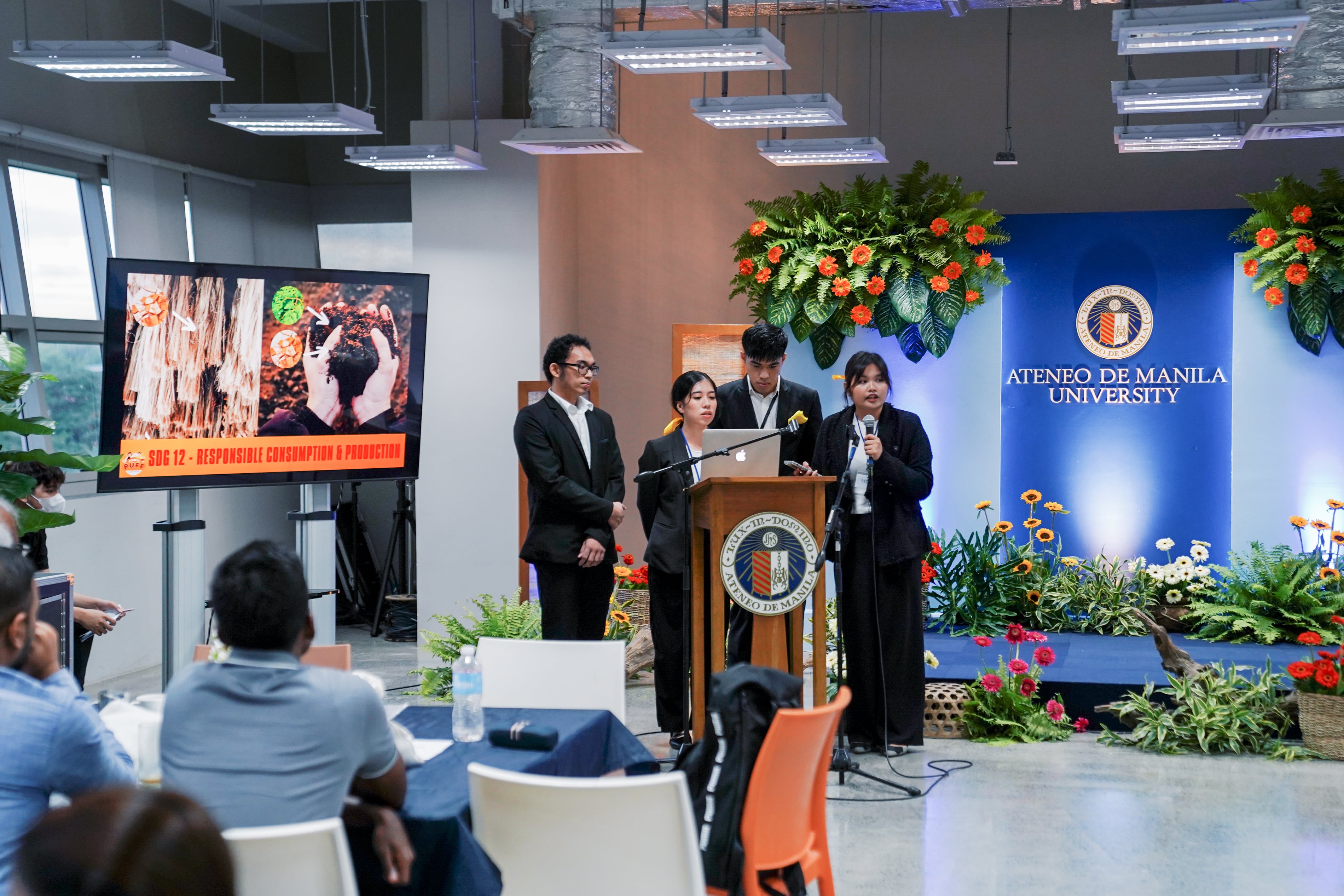 One of the student groups that presenting their pitch of a sustainability-related product during the campus visit.