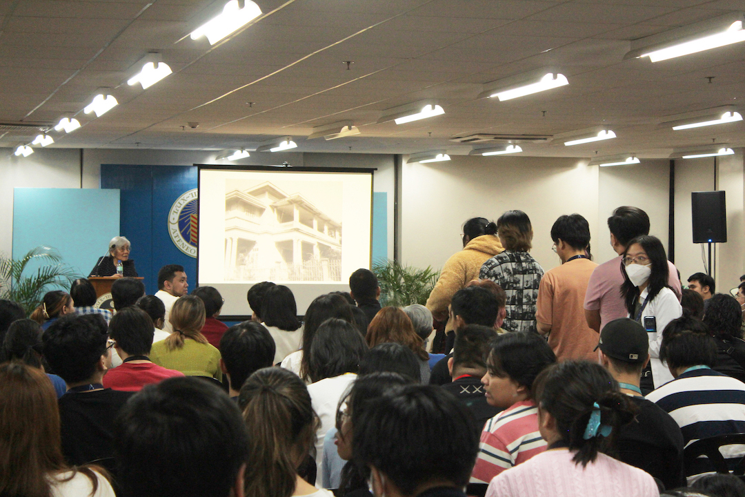 More members of the audience line up to ask Dr Lucero a question