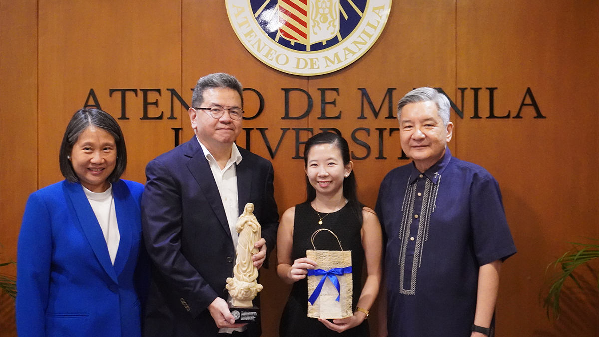 Mr Kwan Laurel and family presented with the Rizal's Sacred Heart statue