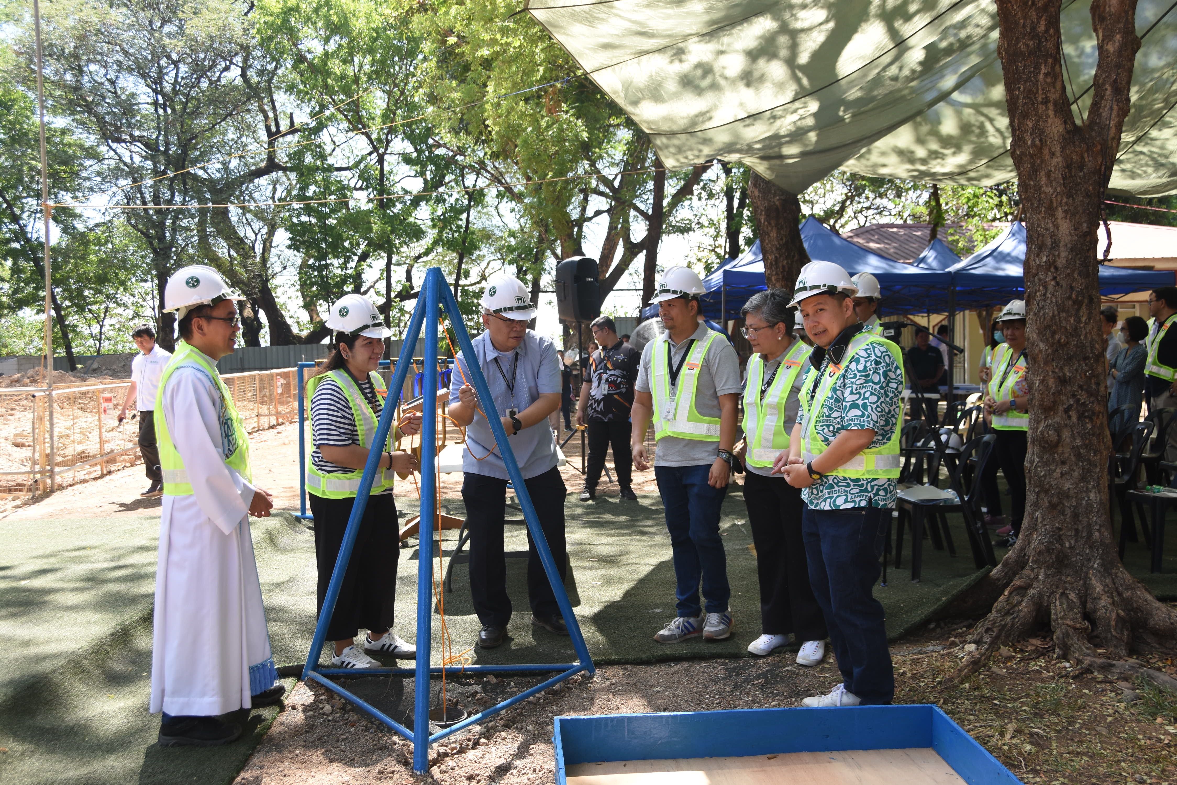 From left: Fr. Mamert Mañus SJ, Genalyn Sanvictores, Fr. Jonjee Sumpaico SJ, Dingdong Guerrero, Malou Antonio, and Ron Capinding of the AJHS A-team during the time capsule laying 