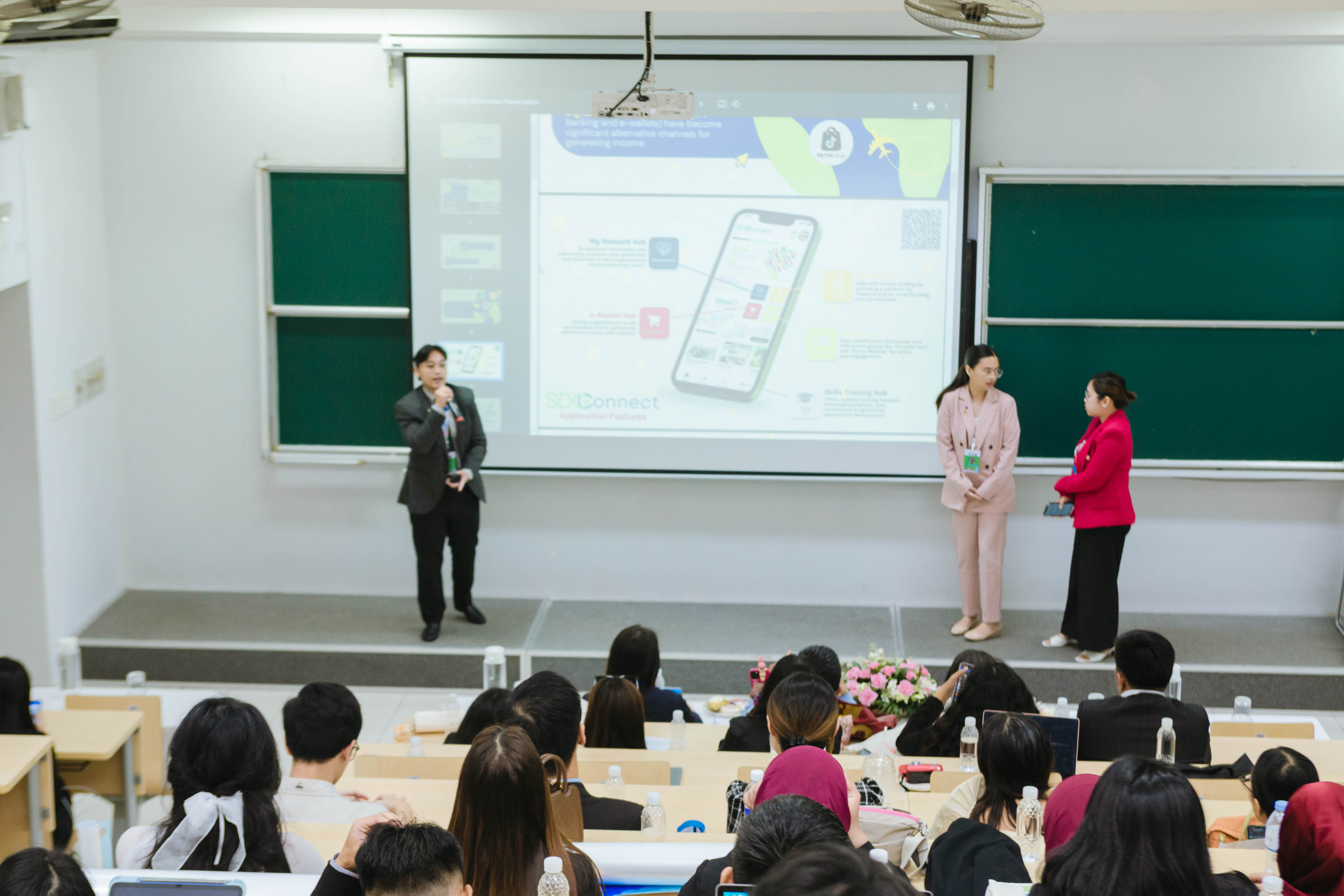 SDGConnect presenting their project in the final judging round.