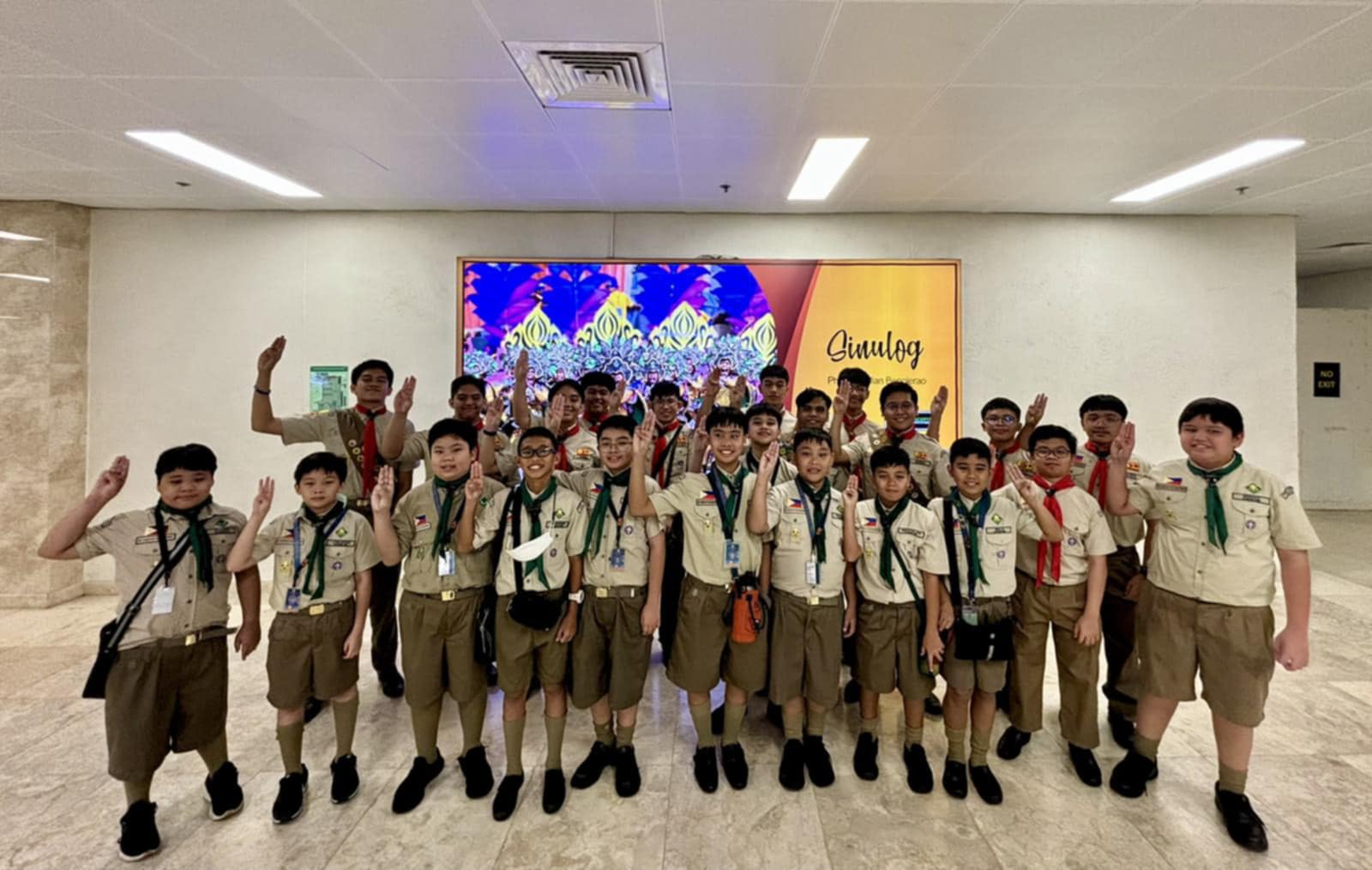 AGS and AJHS scouts pose for a pic upon arrival in the Cebu airport