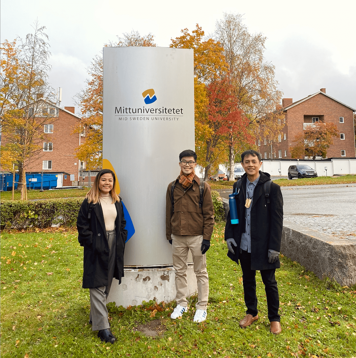 Photo: Representatives from the Ateneo de Manila University (L-R: Mariela Alcaparas from the Ateneo Intellectual Property Office (AIPO), Daniel C Ratilla from the Ateneo Institute of Sustainability (AIS), and Dr Proceso Fernandez from AIPO)