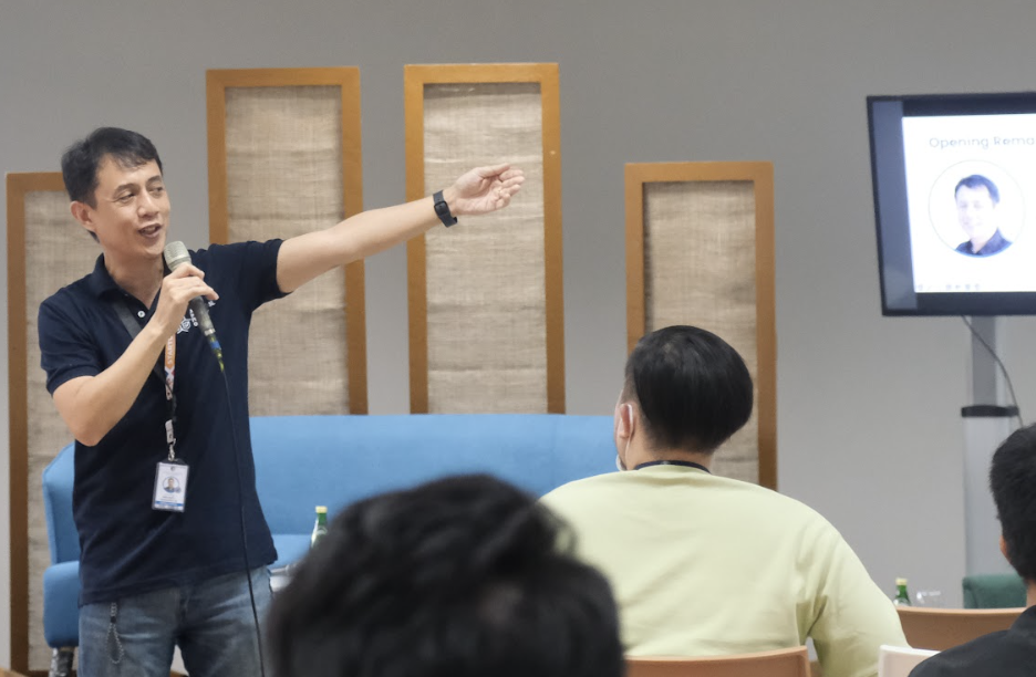 Photo: Dr Proceso “Jon” Fernandez Jr opening the 22 November event with a talk on university-enterprise collaboration for sustainability and disaster resilience