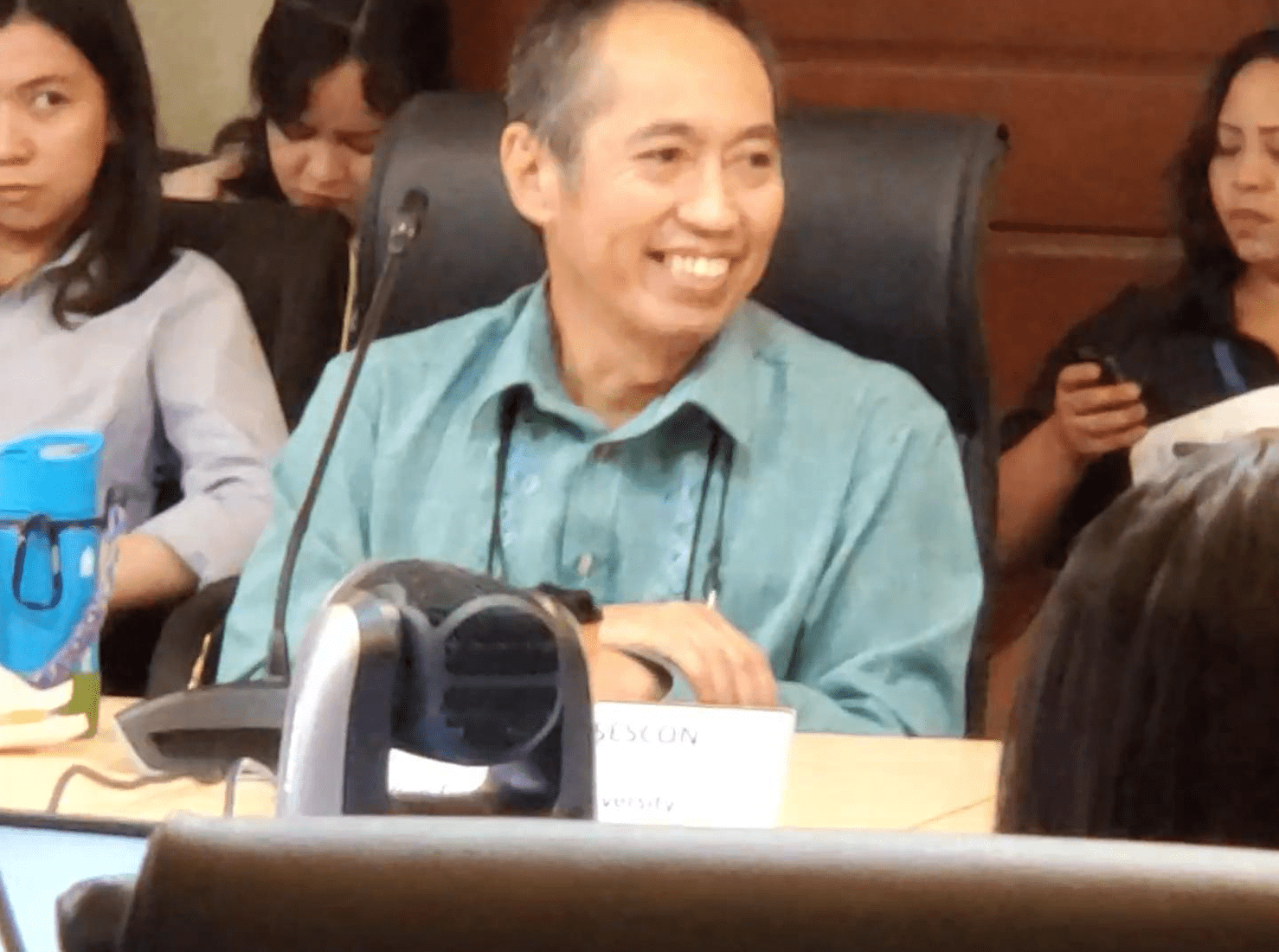 Dr. Philip Tuaño and Prof. Joselito Sescon, HRep-Ateneo Congressional Research Fellows, presenting their team’s research on labor