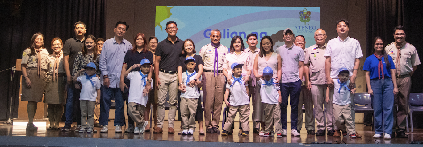 KID scouts onstage with their parents, and scouting officials from AGS and BSP QC