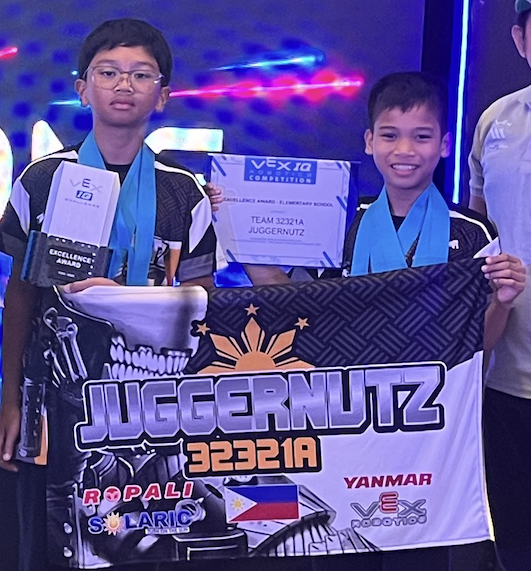 Axl Alingog (left) and Dylan Navarrete