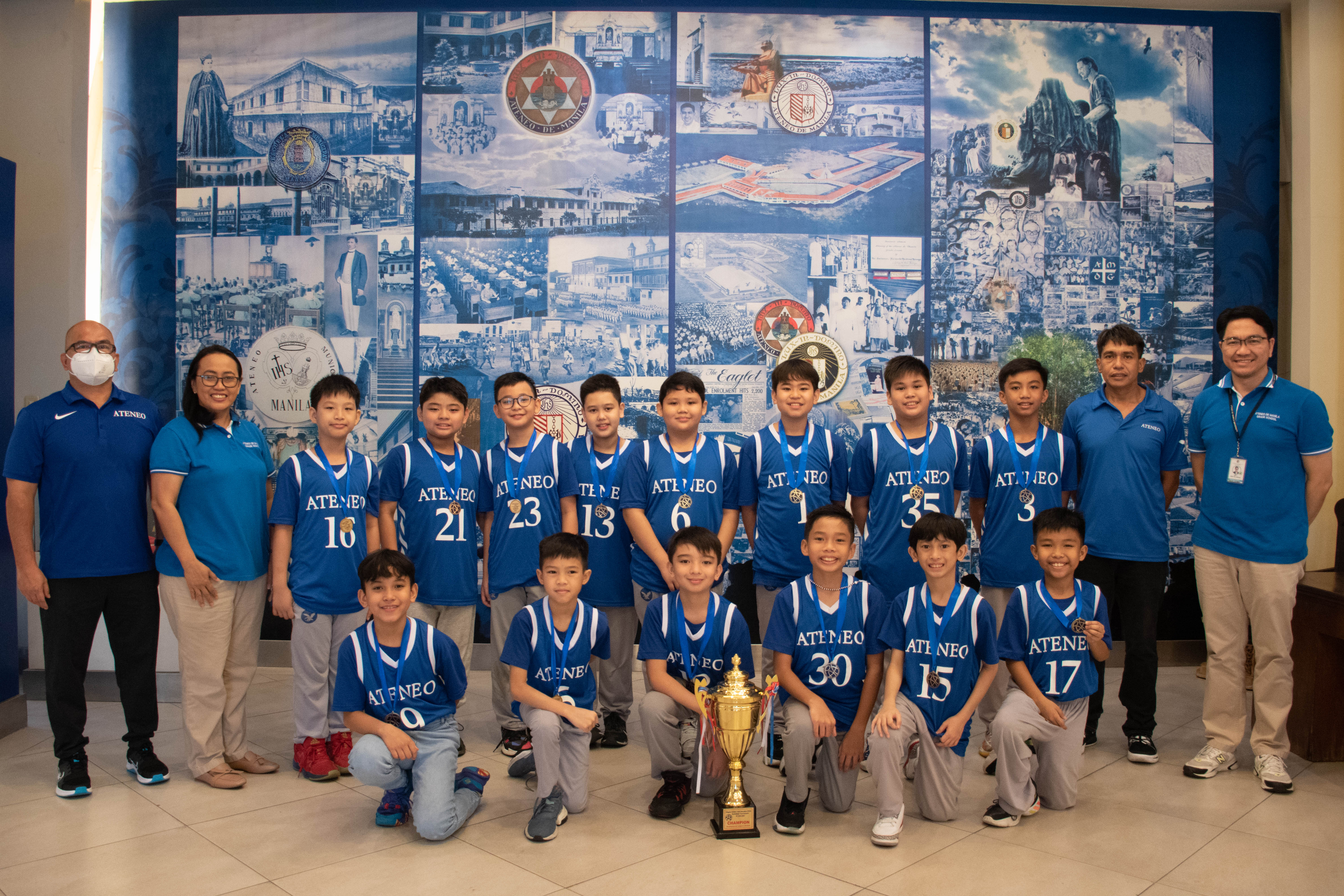 Front row kneeling from left: Luke Redulla, Cash Escalona, Marco Jorge, Manolo Pasion, Miguel Violago, Julian German; standing from left: Siegfried Villanueva, Virgie Esteves, Jaime Ong, Gavin Manlutac, Jacob Liwanag, Sam Arao, Keno Ymasa, Marion Mabigat, Karl Gandionco, Julian Baliwag, Ronald Perada, Jervy Robles; not in photo: Pierce Ibuyan