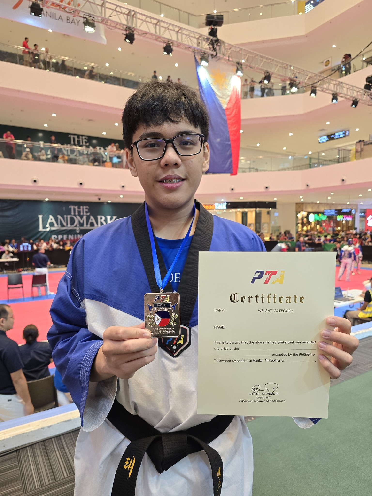 Bronze medalist Max Favila