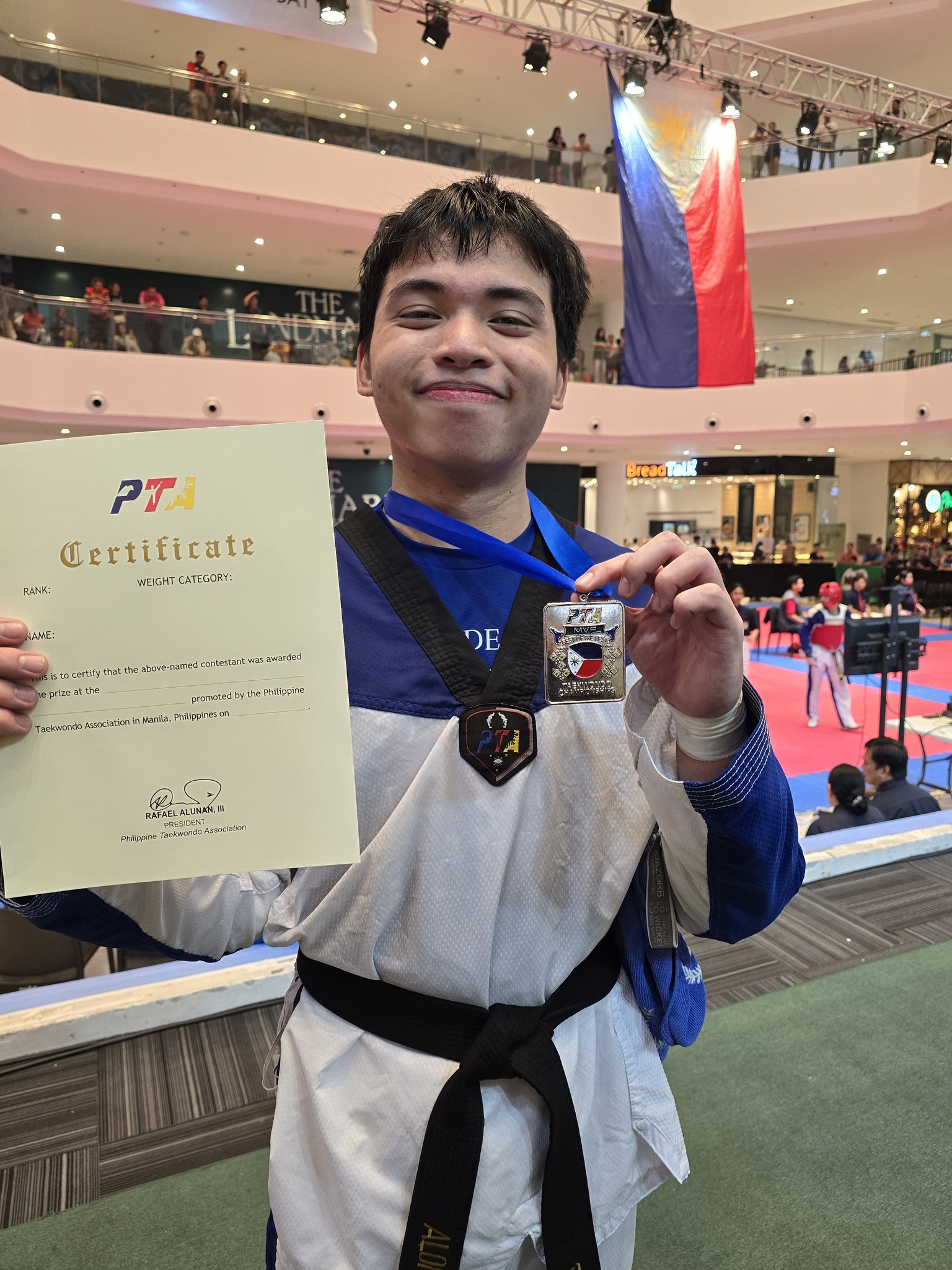 Silver medalist Alonzo Pasion