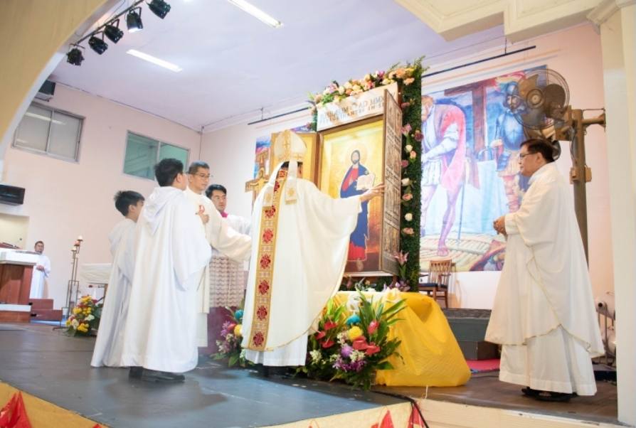 Bishop Ayuban blesses the symbolic Pilgrim Door