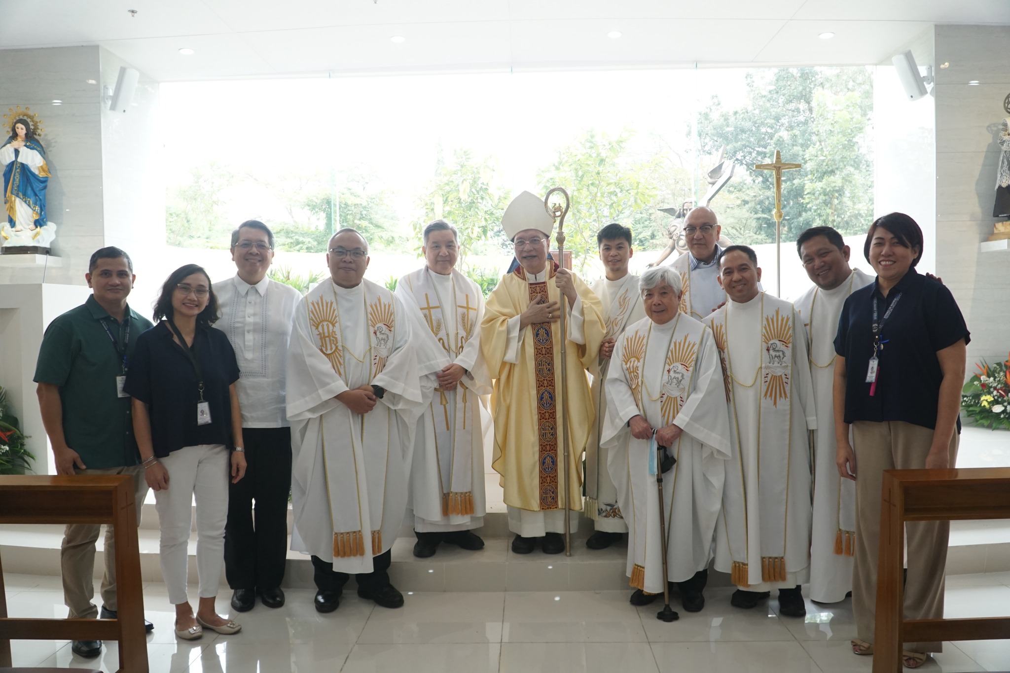 (L-R) Javy Fabello, Czel Lacson, Noel Miranda, Fr Jonjee Sumpaico SJ, Fr Bobby Yap SJ, Bishop Honesto Ongtioco, Rev Jeffrey Pocong SJ, Fr Bert Ampil SJ, Fr Kit Bautista SJ, Fr Mamert Mañus SJ, Fr Bong Dahunan SJ, Jen Concepcion