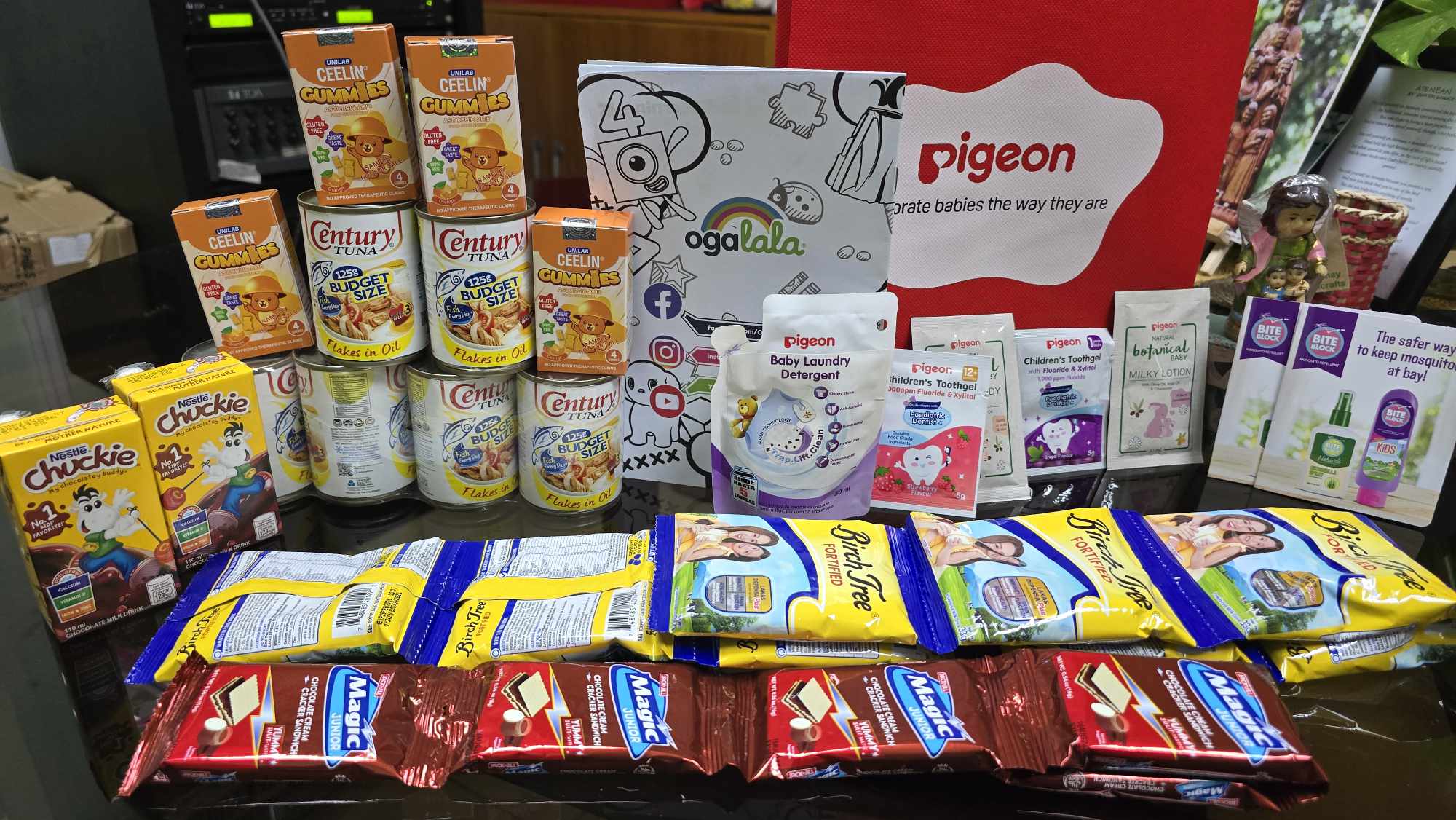 HGA gift pack contents