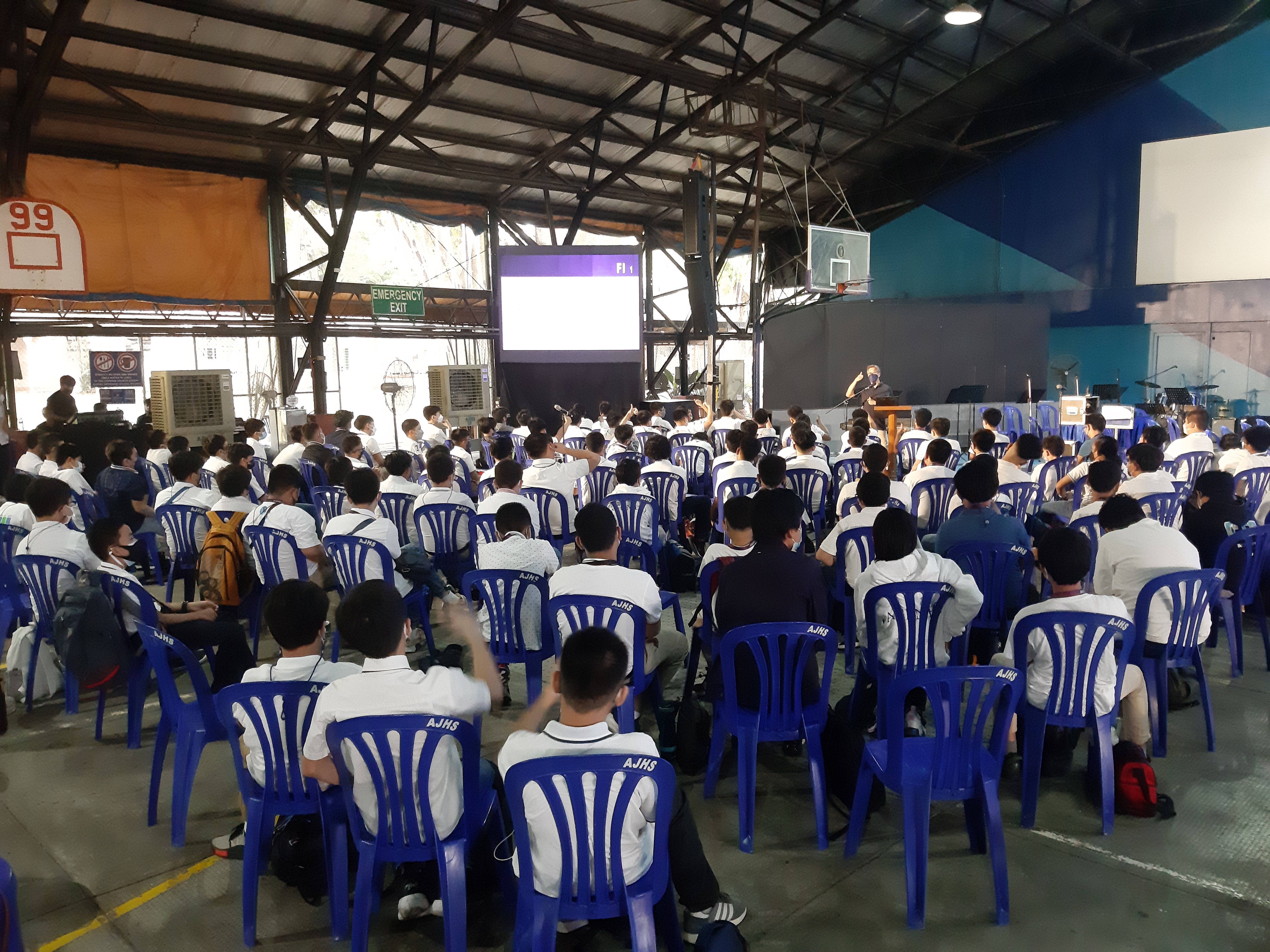 Pamplona Cluster Coordinator's talk at the covered courts
