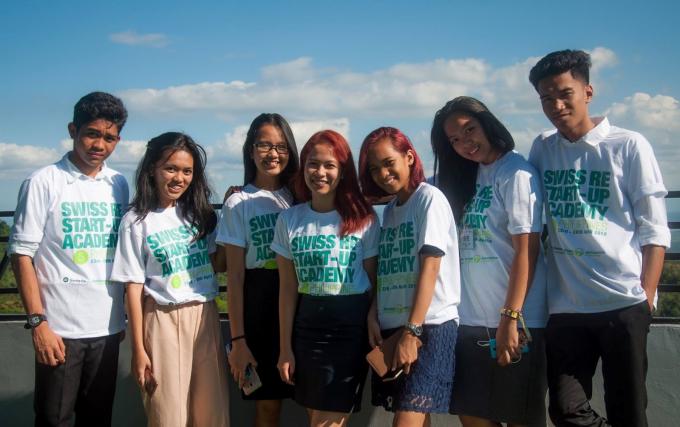 Students huddled to pose together.