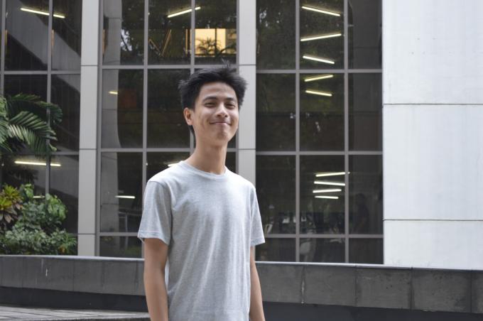 A young student poses in front of the Rizal Library.