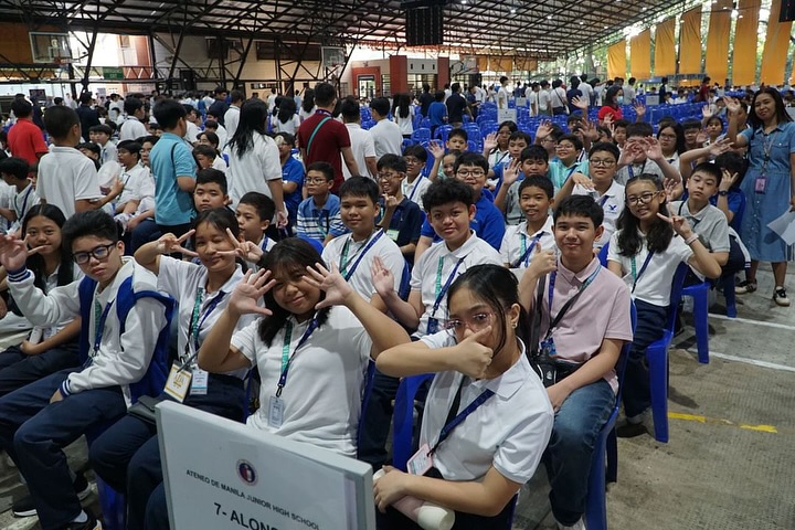 The class of 7-Alonso in the AJHS Covered Courts for the first part of Schola Brevis