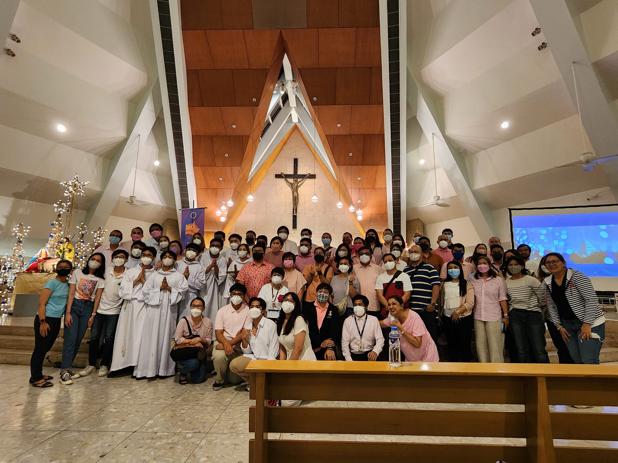 The ASHS community wishes you a Merry Christmas and a Happy New Year!