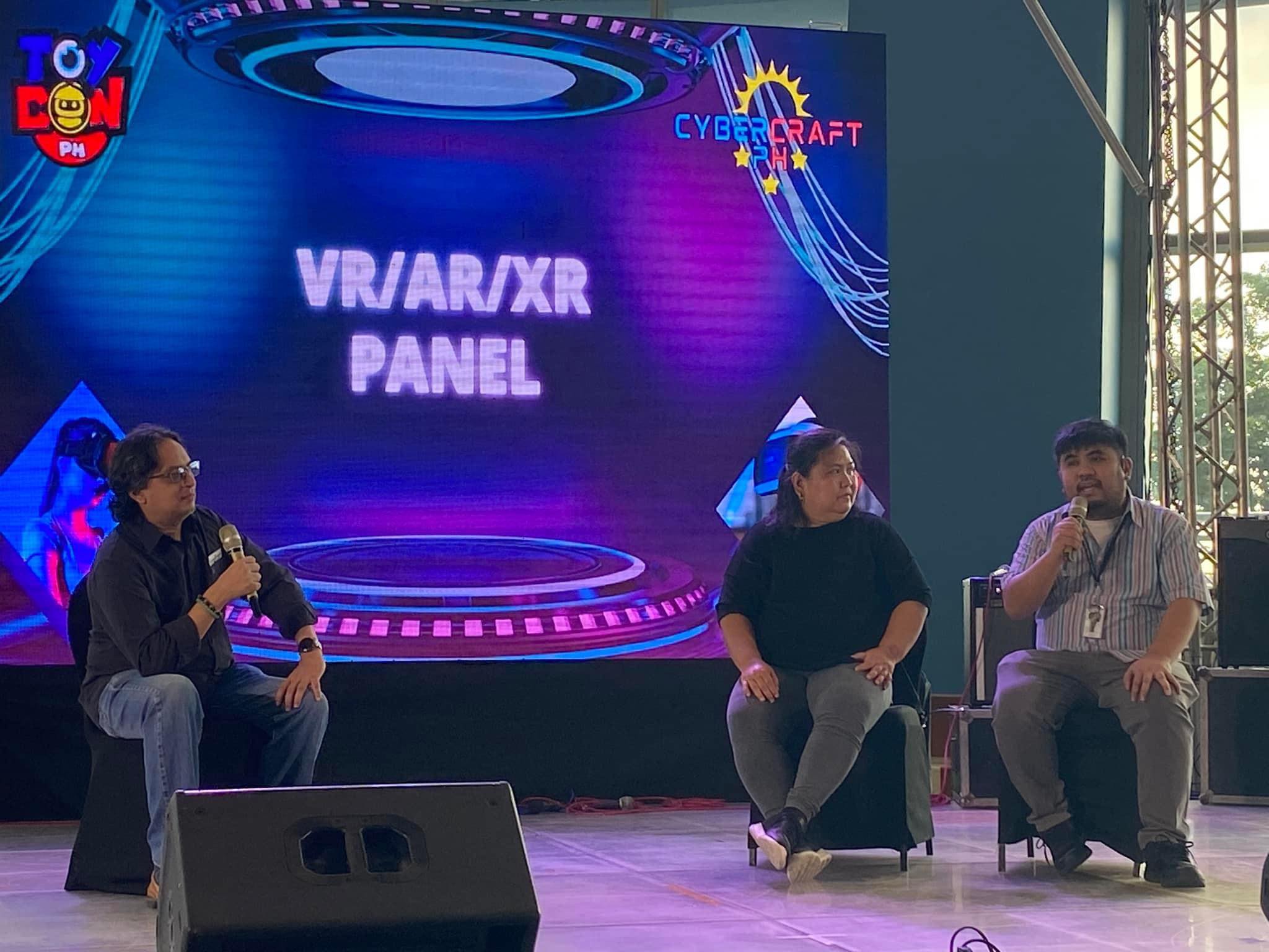 Dr. Vidal speaking in the VR/AR/XR panel discussion