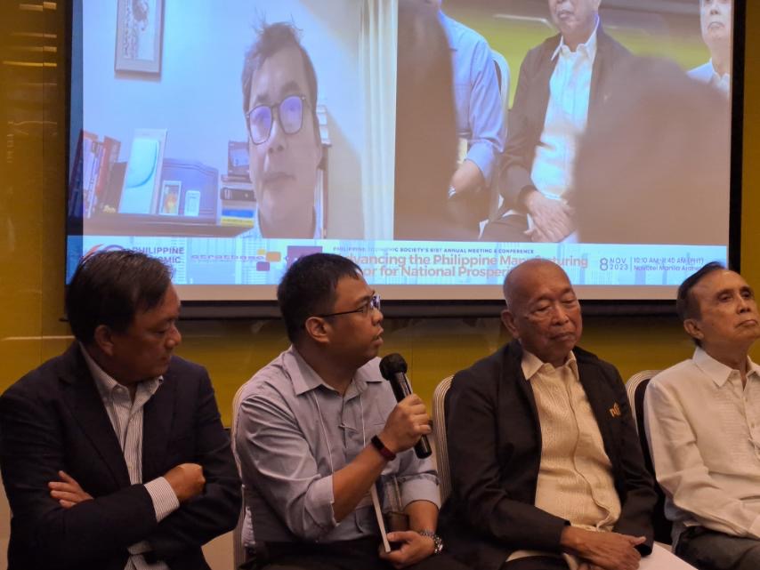 Dr. Ser Percival Peña-Reyes answering questions at the stratbase session on Advancing the Philippine Manufacturing Sector for National Prosperity