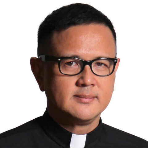 Fr Roberto Rivera SJ
