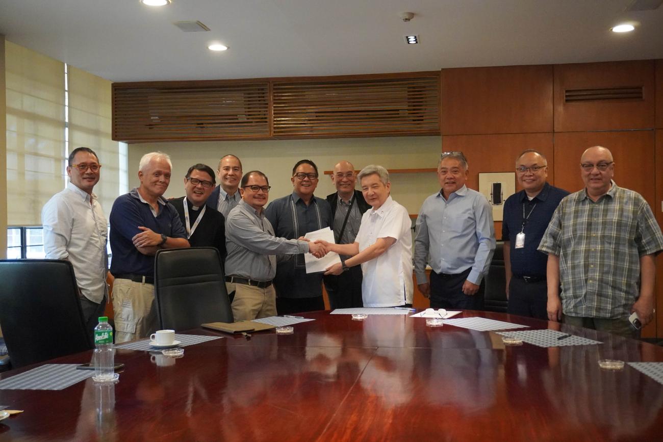 AHS’84 signs a Memorandum of Agreement with Ateneo de Manila University to sponsor an Ateneo Junior High School scholar 